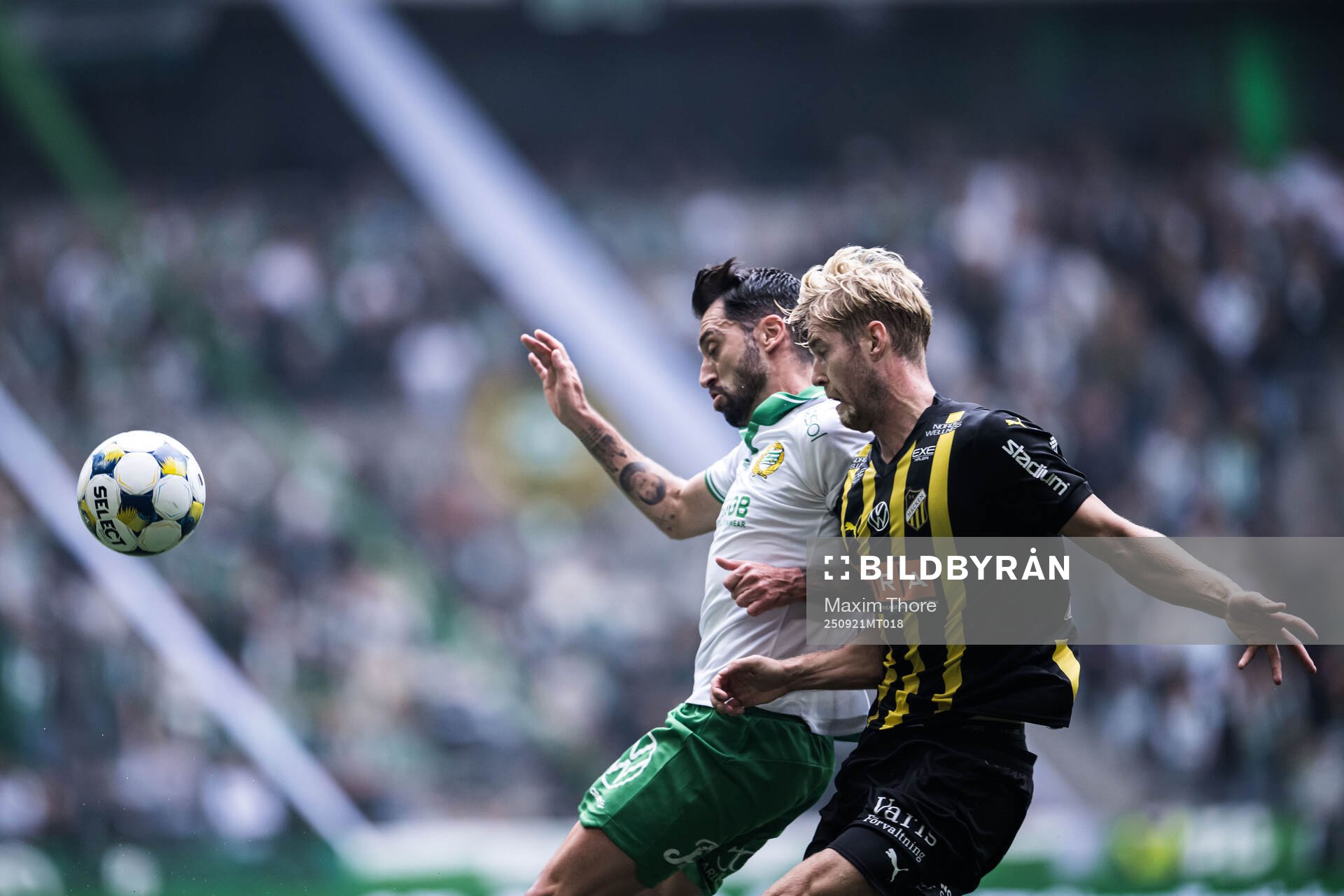 Hammarbys Nahir Besara och Häckens Filip Helander