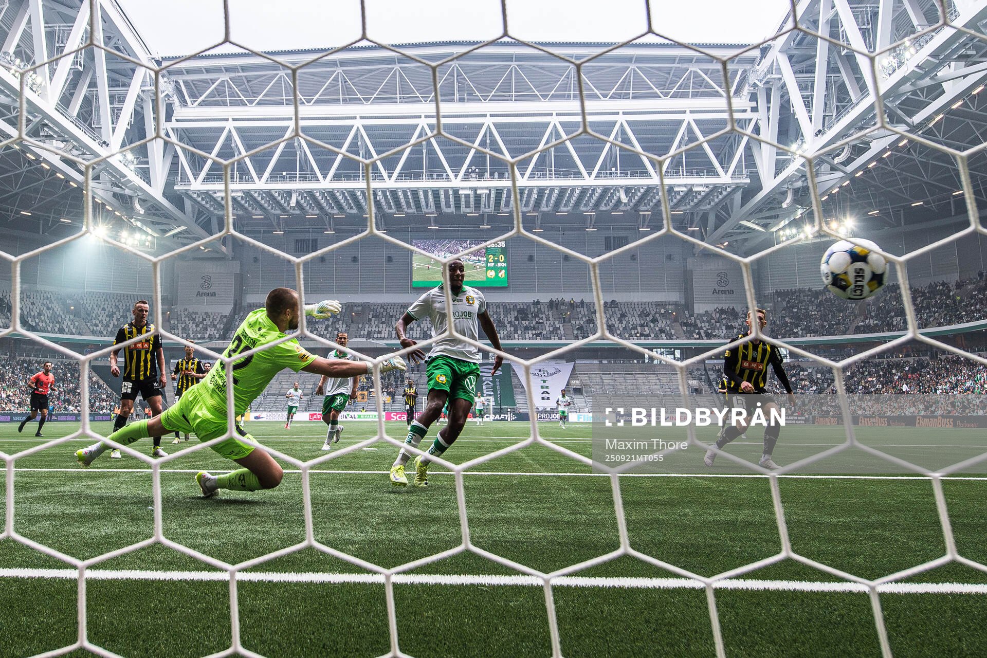 Hammarbys Paulos Abraham gör 3-0 bakom Häckens målvakt