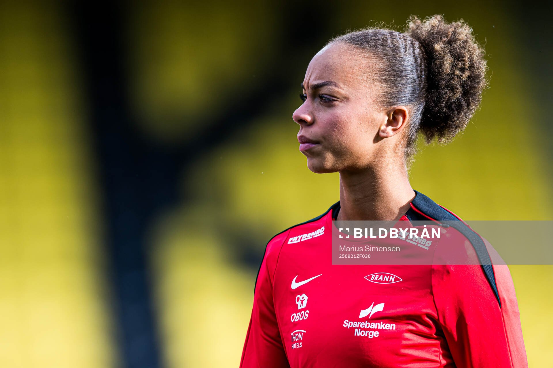Josefine Birkelund of Brann warms up