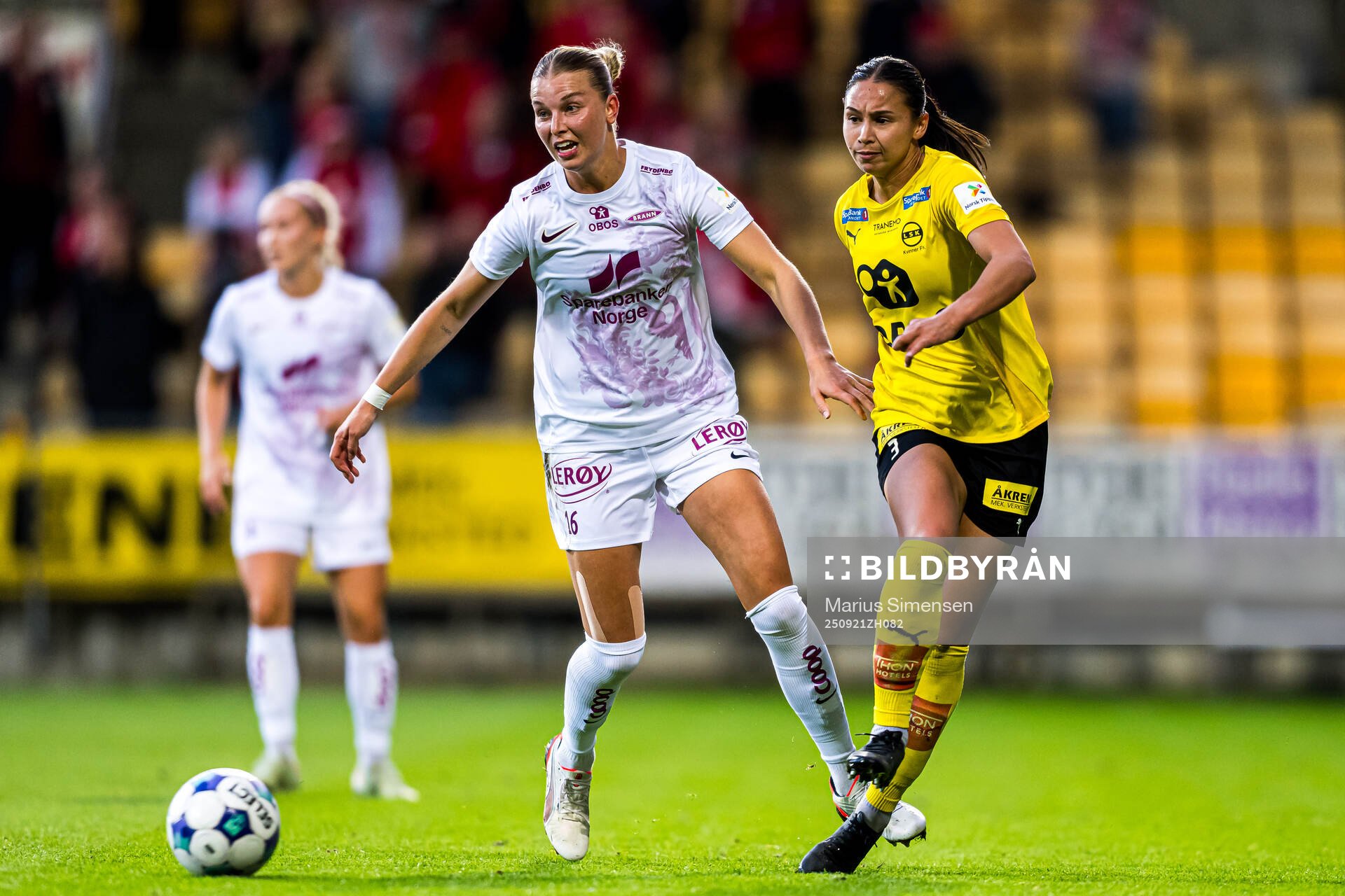 Dilja Yr Zomers of Brann and Sara Kristine Bantan Eggesvik