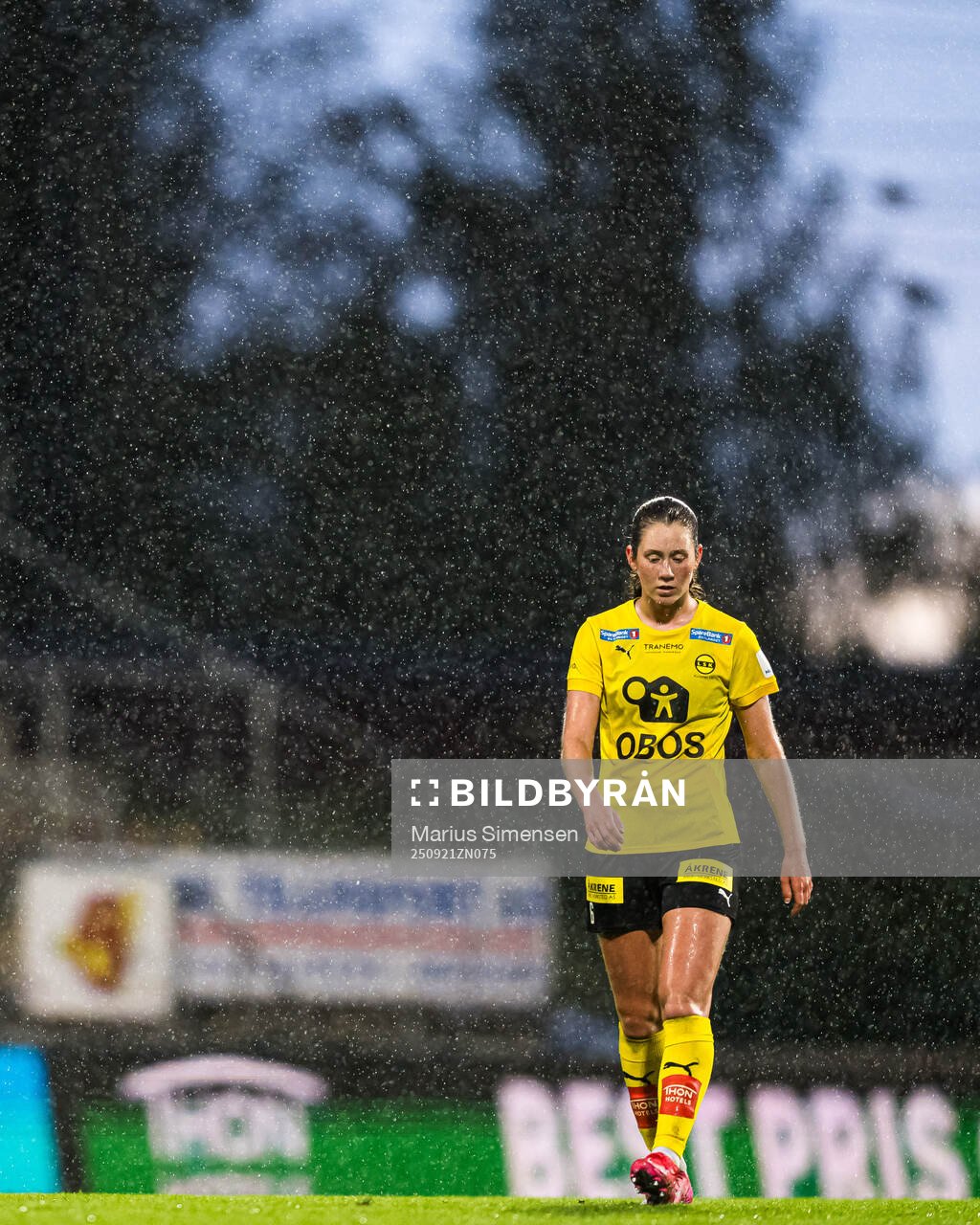 Carina Wik Alfredsen of LSK Kvinner looks dejected