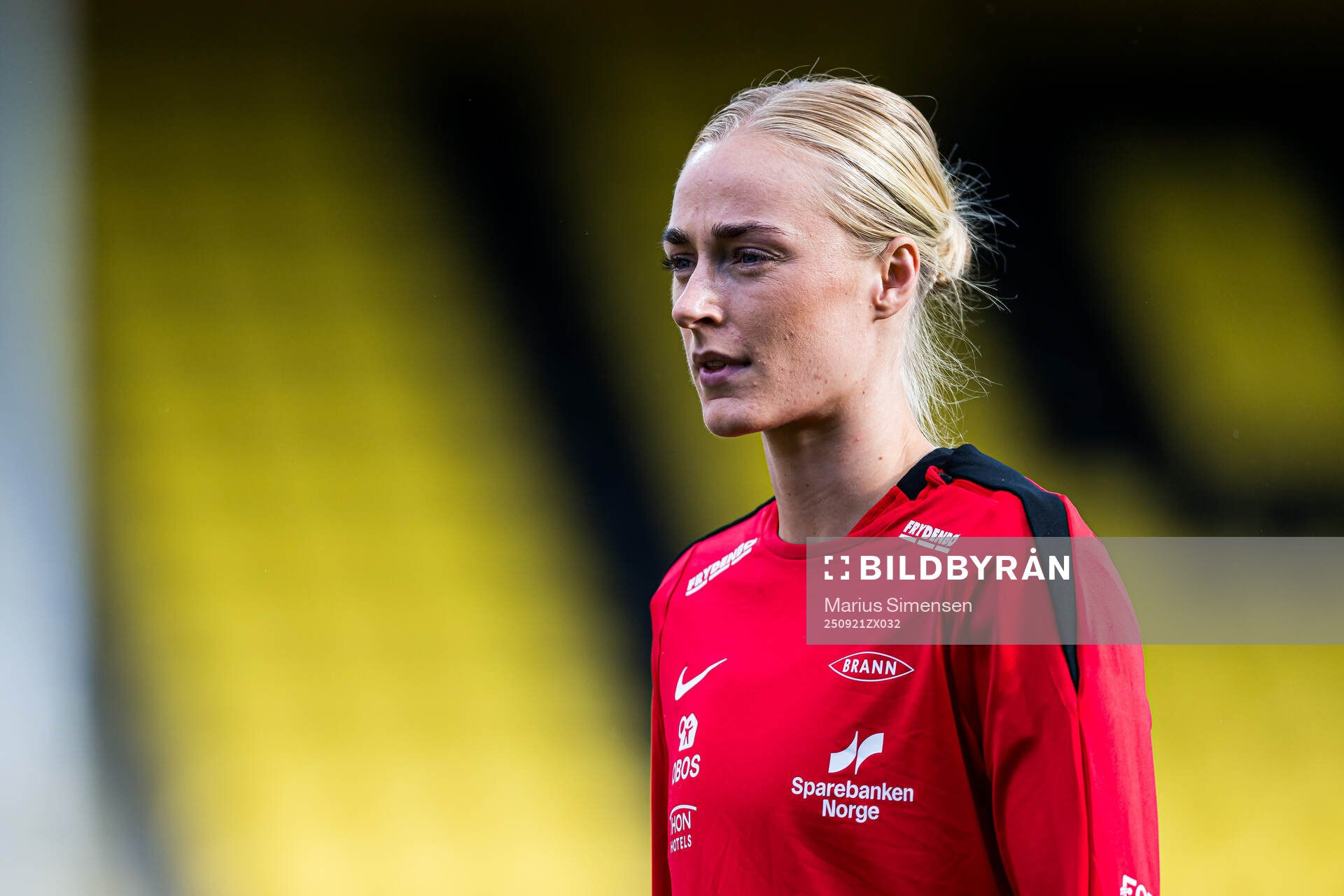 Mia Authen of Brann warms up