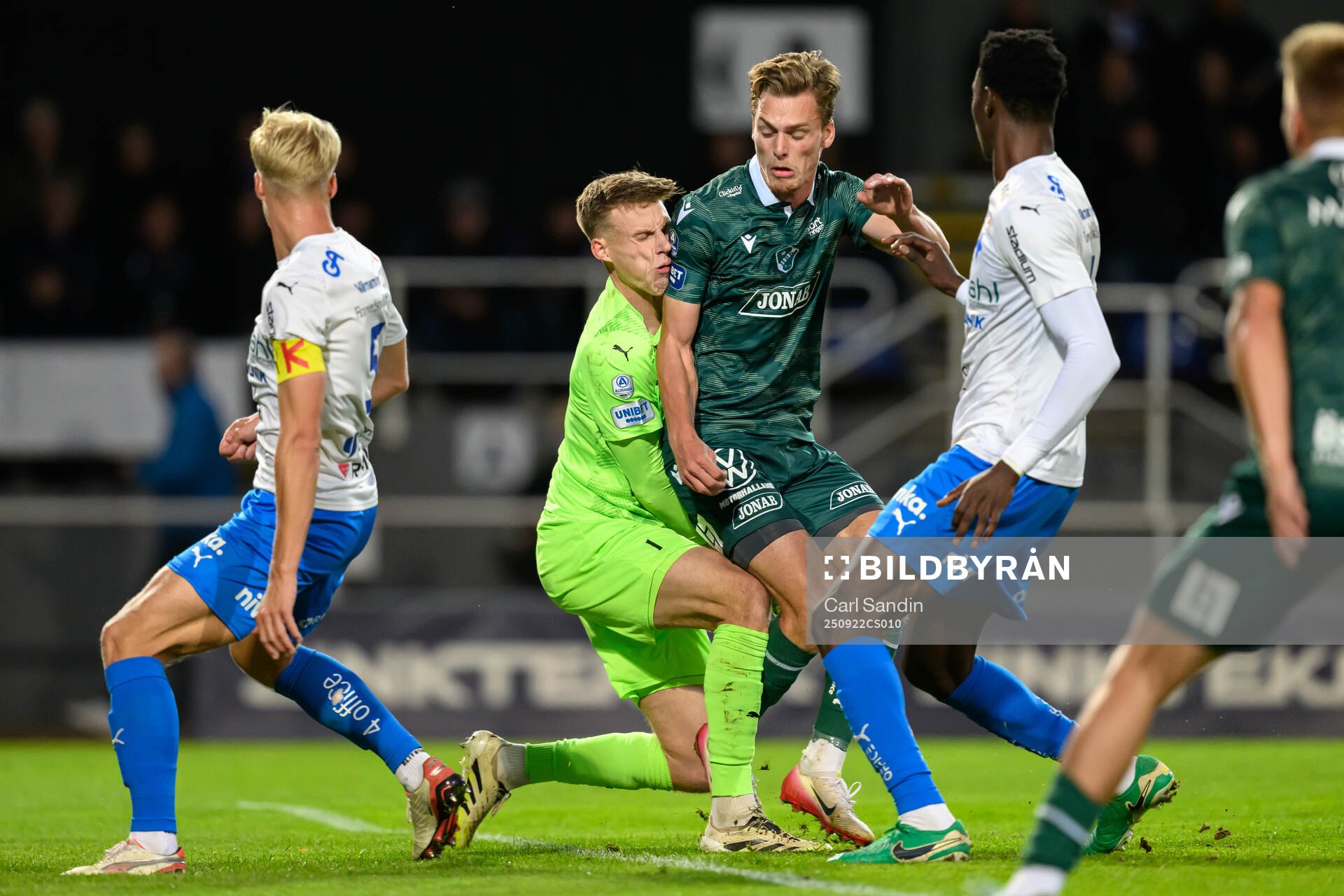 Värnamos målvakt Hugo Keto och Halmstads Villiam Granath