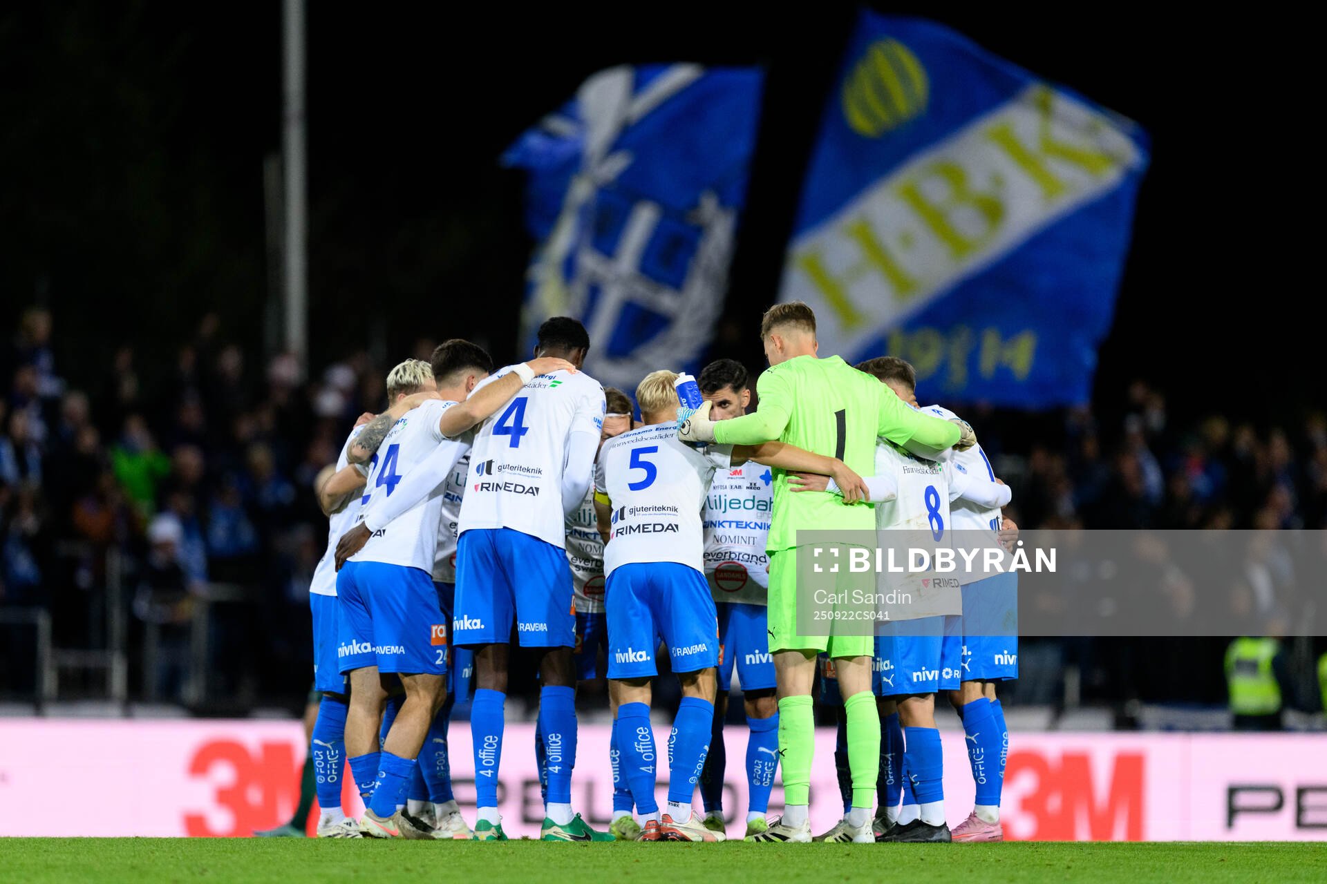 Värnamos spelare samlas