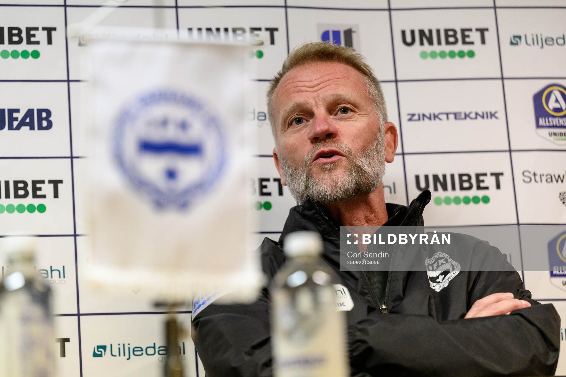 Värnamos tränare Arne Sandstø på en presskonferens