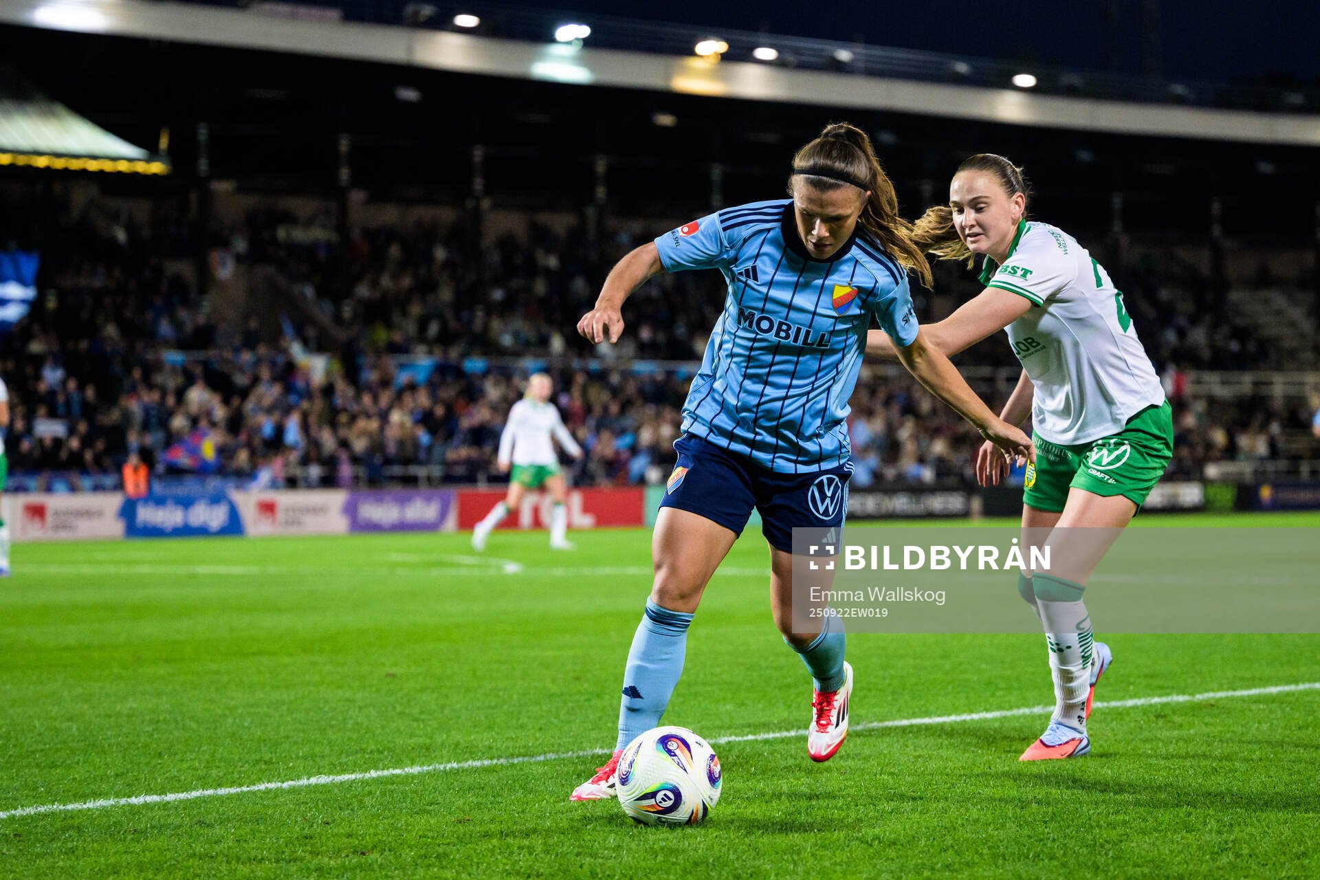 Djurgårdens Alexsandra Lobanova och Hammarbys Vilde Hasund