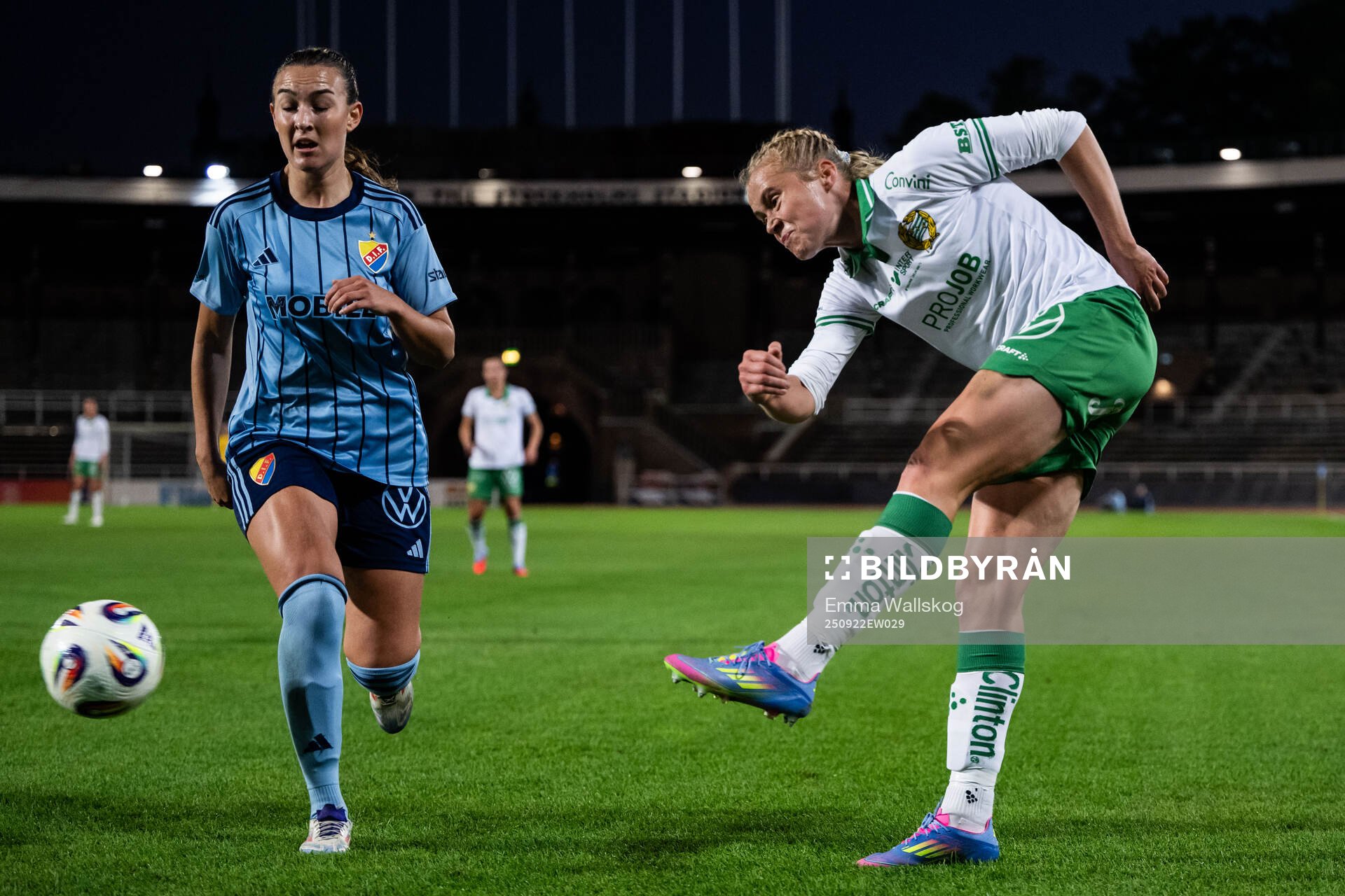 Djurgårdens Lucia Duras och Hammarbys Julie Blakstad