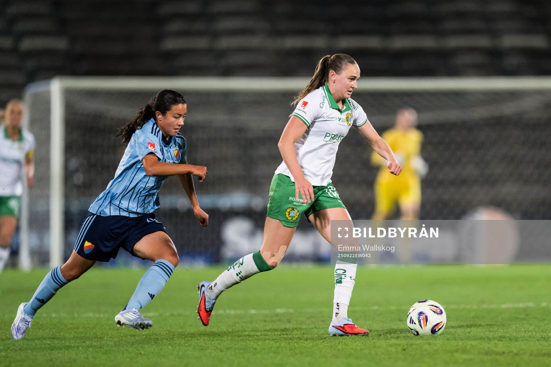 Djurgårdens Annika Svensson och Hammarbys Vilde Hasund
