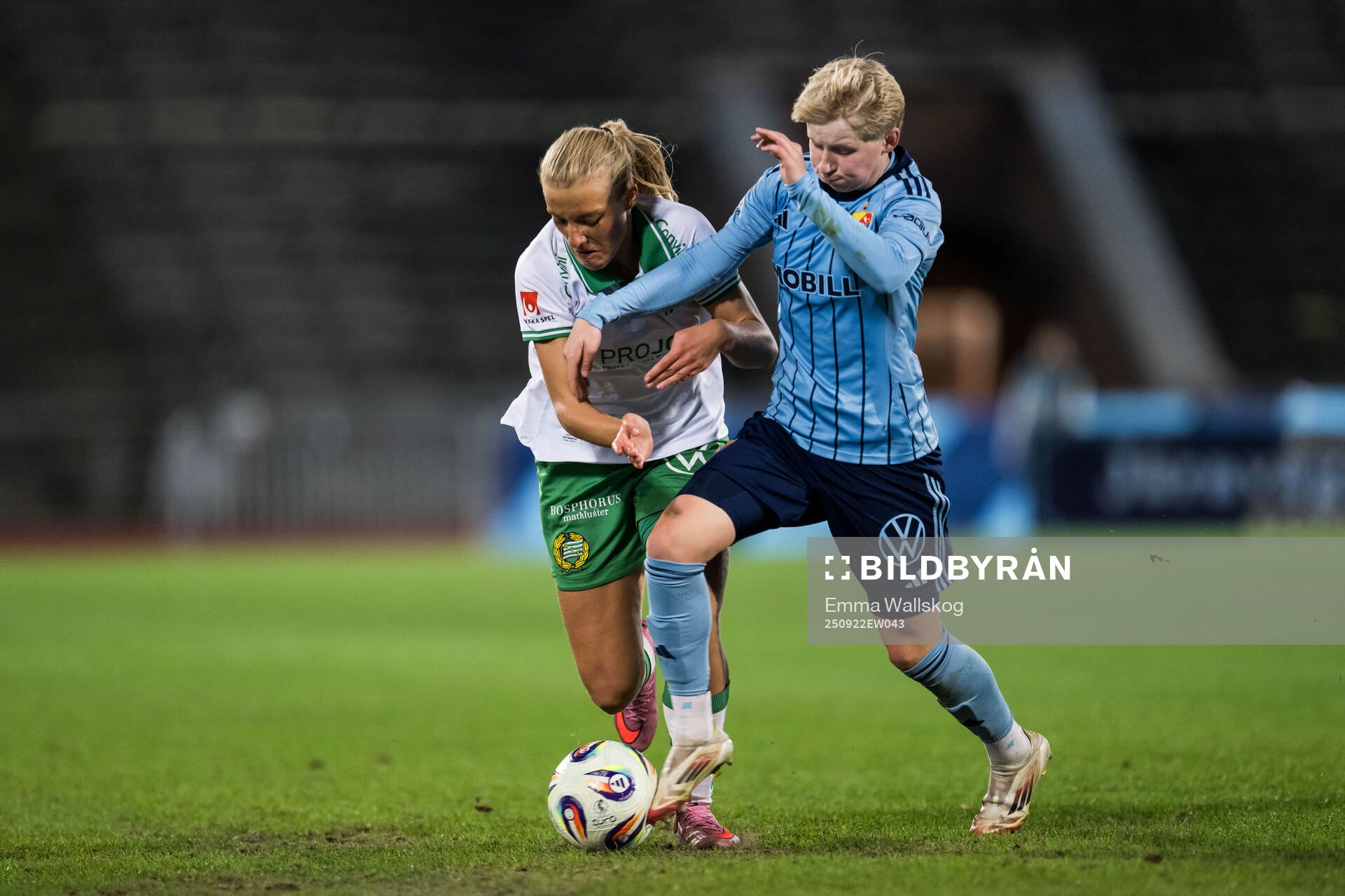 Hammarbys Smilla Holmberg och Djurgårdens Olivia Ulenius