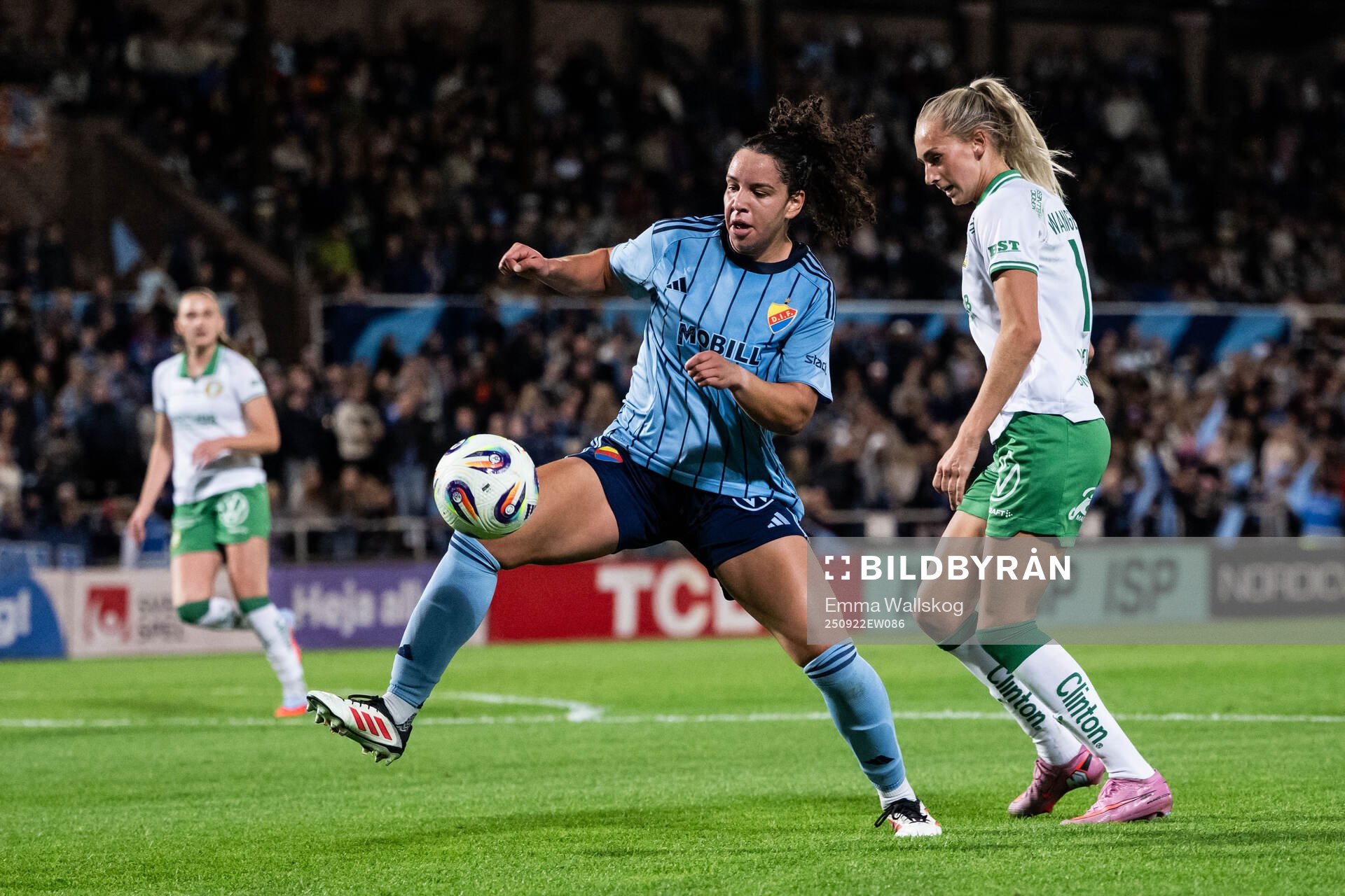 Djurgårdens Camille Ashe och Hammarbys Ellen Wangerheim