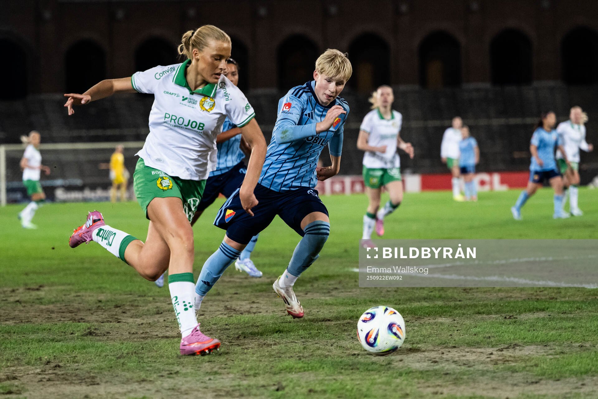 Hammarbys Smilla Holmberg och Djurgårdens Olivia Ulenius