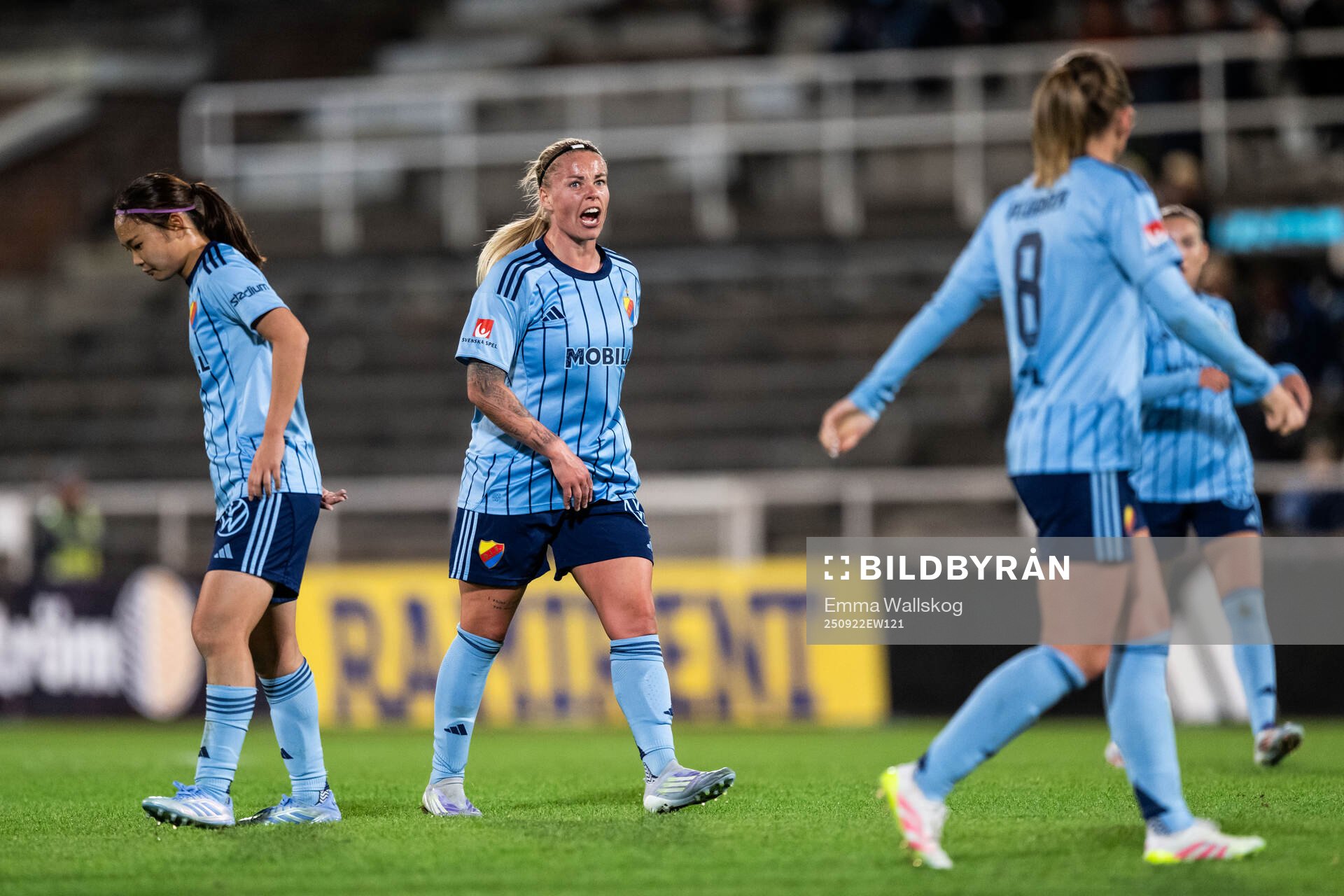 Djurgårdens Therese Åsland reagerar