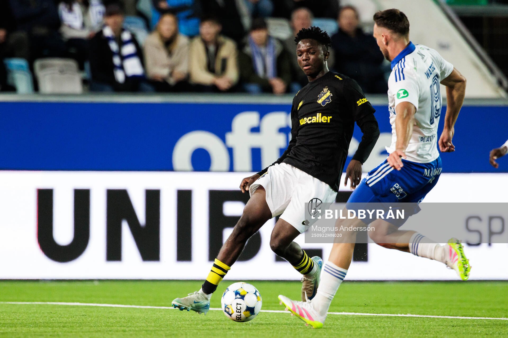 AIKs Zadok Yohanna och IFK Norrköpings Max Watson
