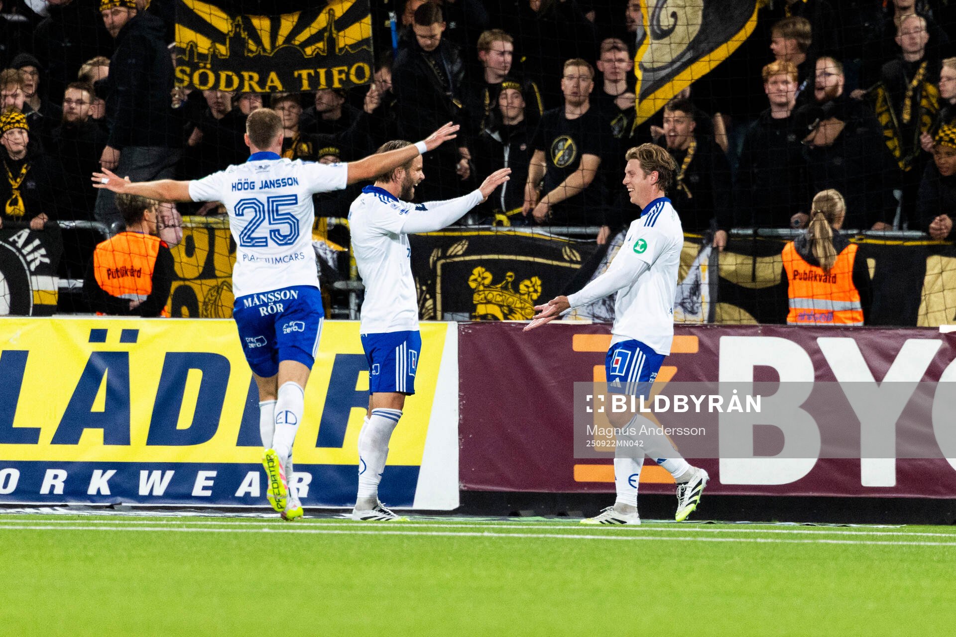 IFK Norrköpings Alexander Fransson jublar med Kevin Höög