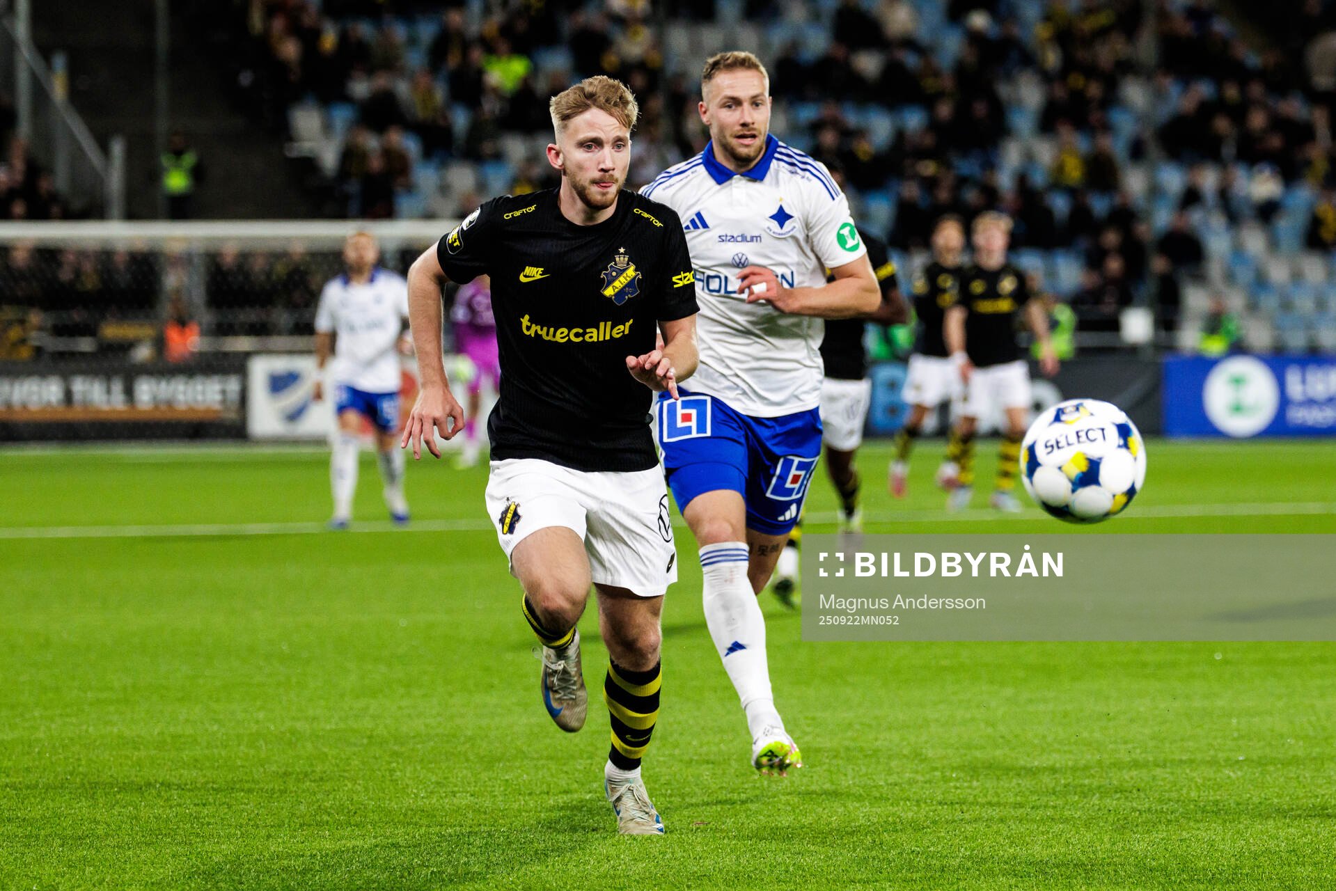 AIKs Eskil Edh och IFK Norrköpings Kevin Höög Jansson
