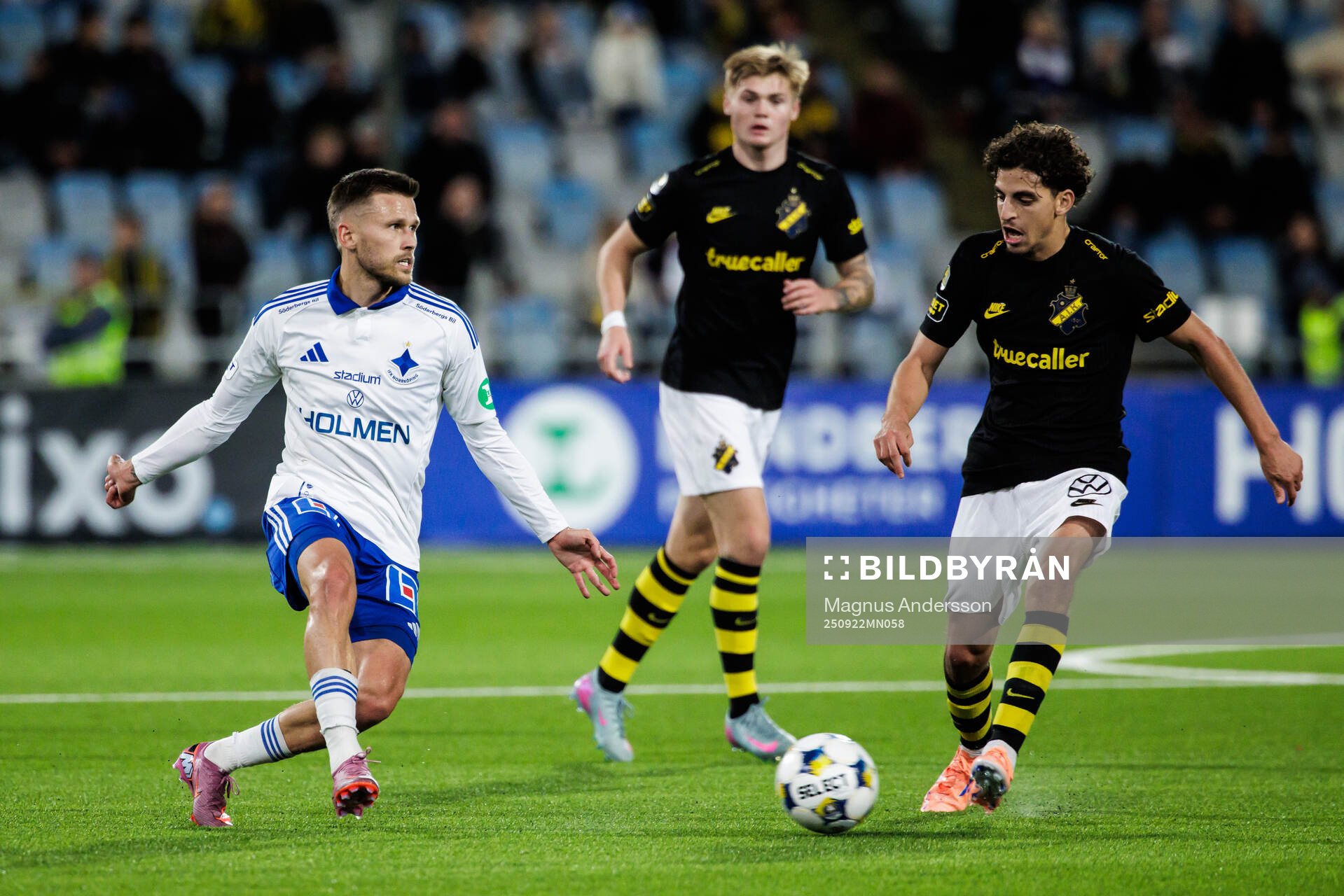 IFK Norrköpings Arnor Traustason och AIKs Taha Ayari