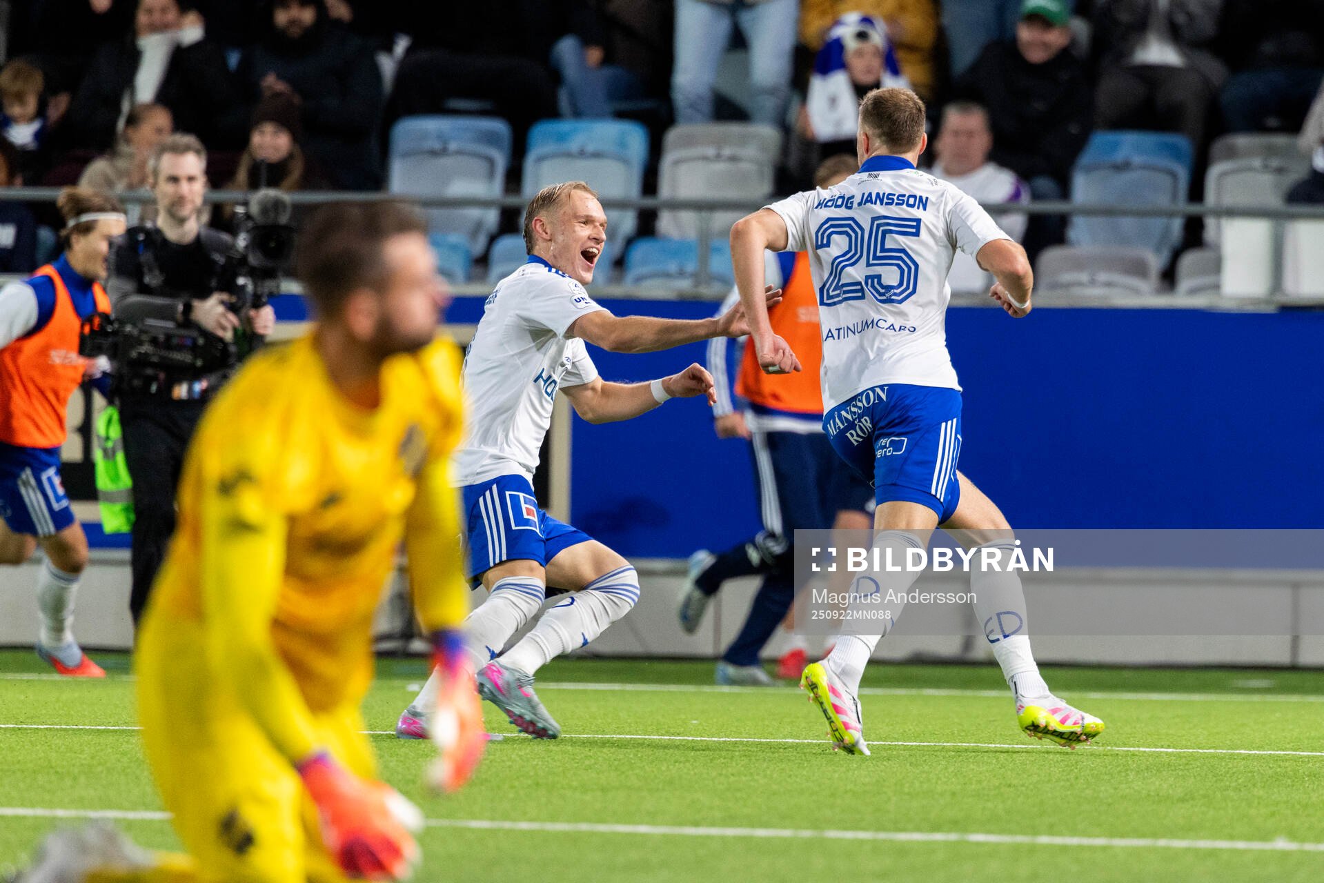 IFK Norrköpings Marcus Baggesen jublar med Kevin Höög