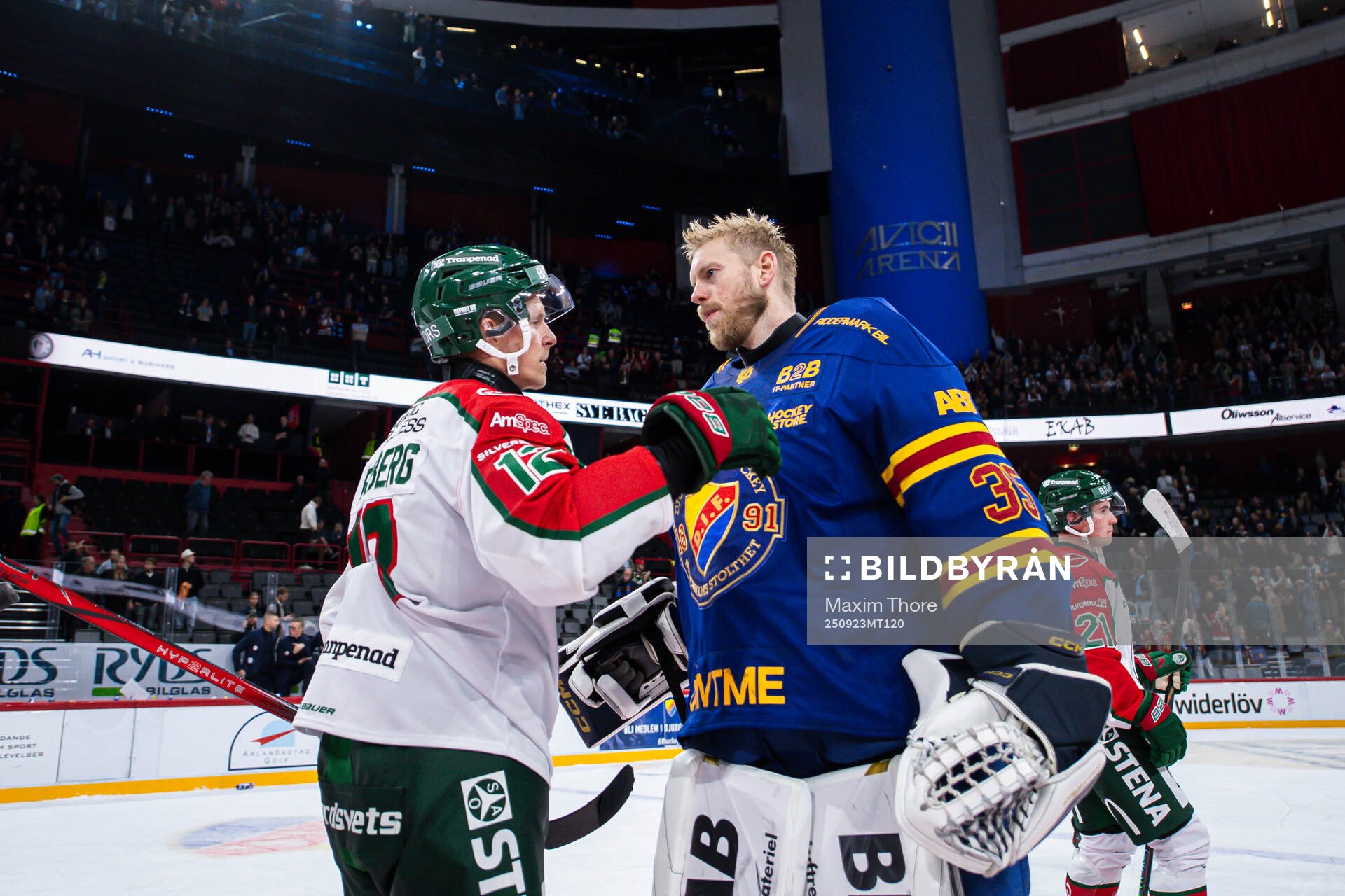 Frölundas Max Friberg och Djurgårdens målvakt Magnus