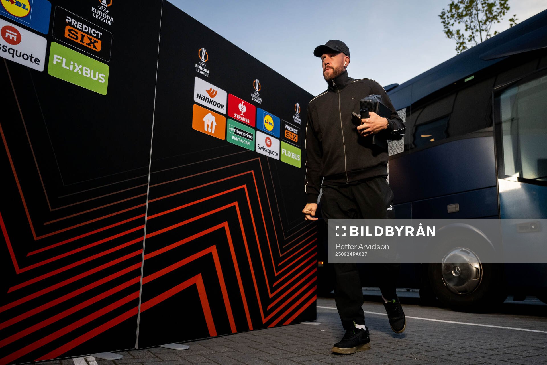 Malmö FFs Pontus Jansson arrives at the stadium