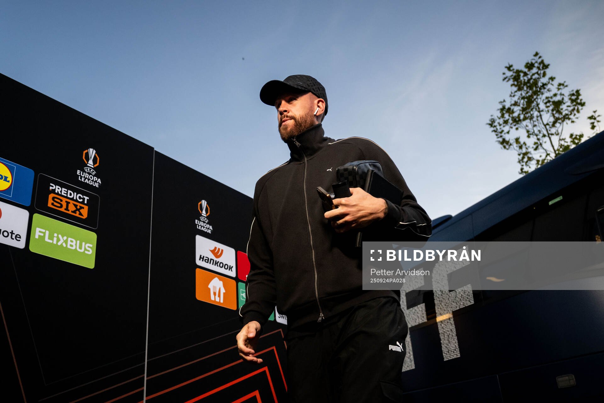 Malmö FFs Pontus Jansson arrives at the stadium