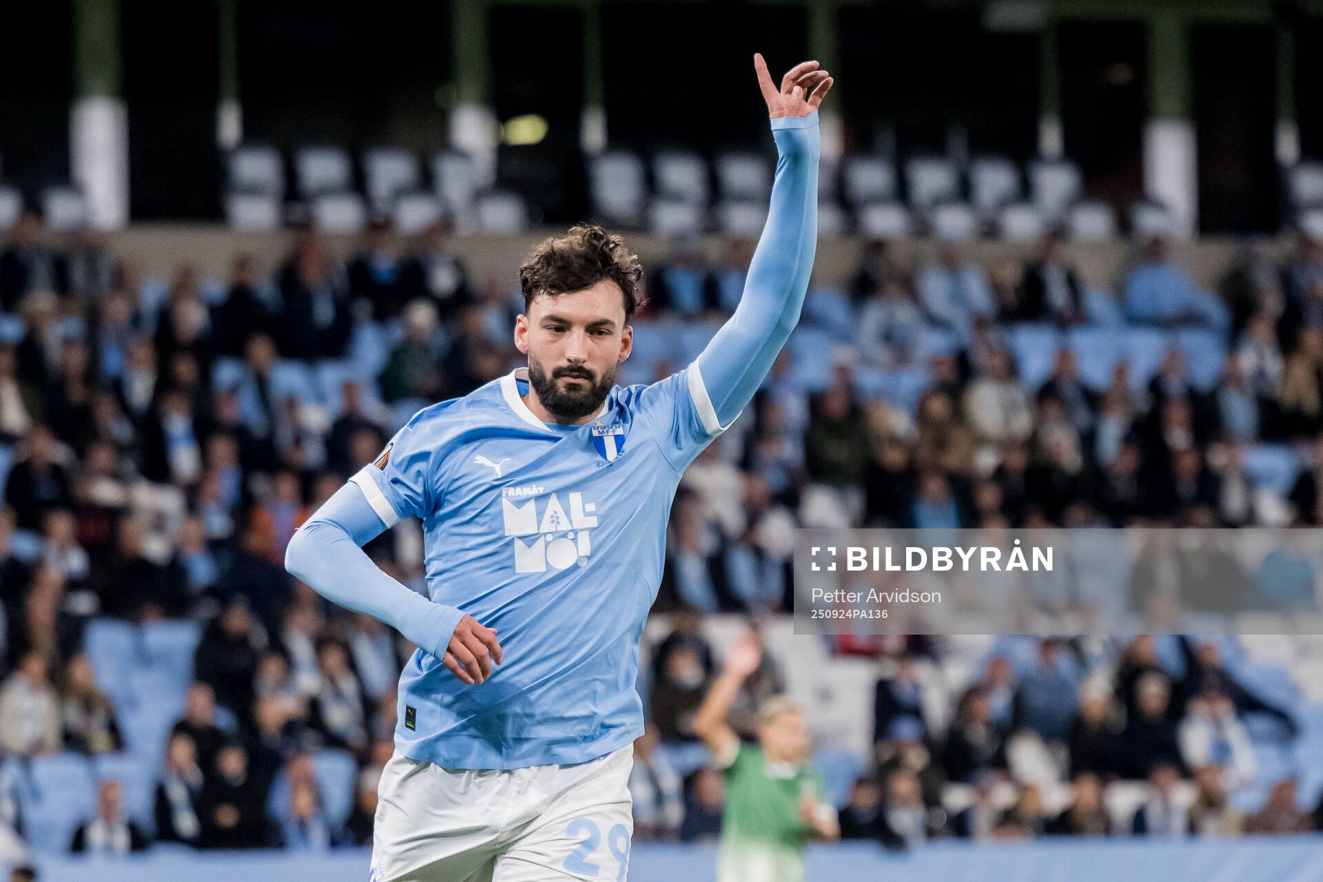 Sead Haksabanovic of Malmö FF reacts