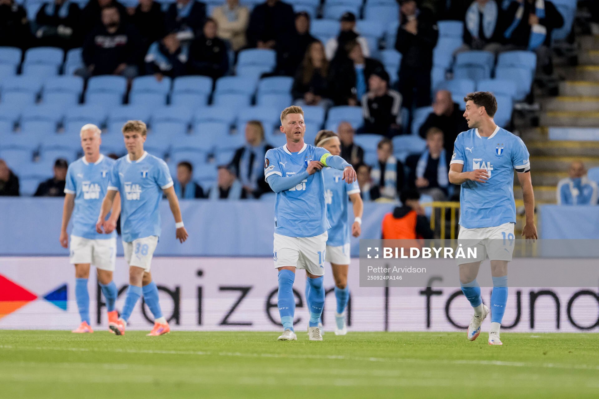 Anders Christiansen and Colin Rösler of Malmö FF look