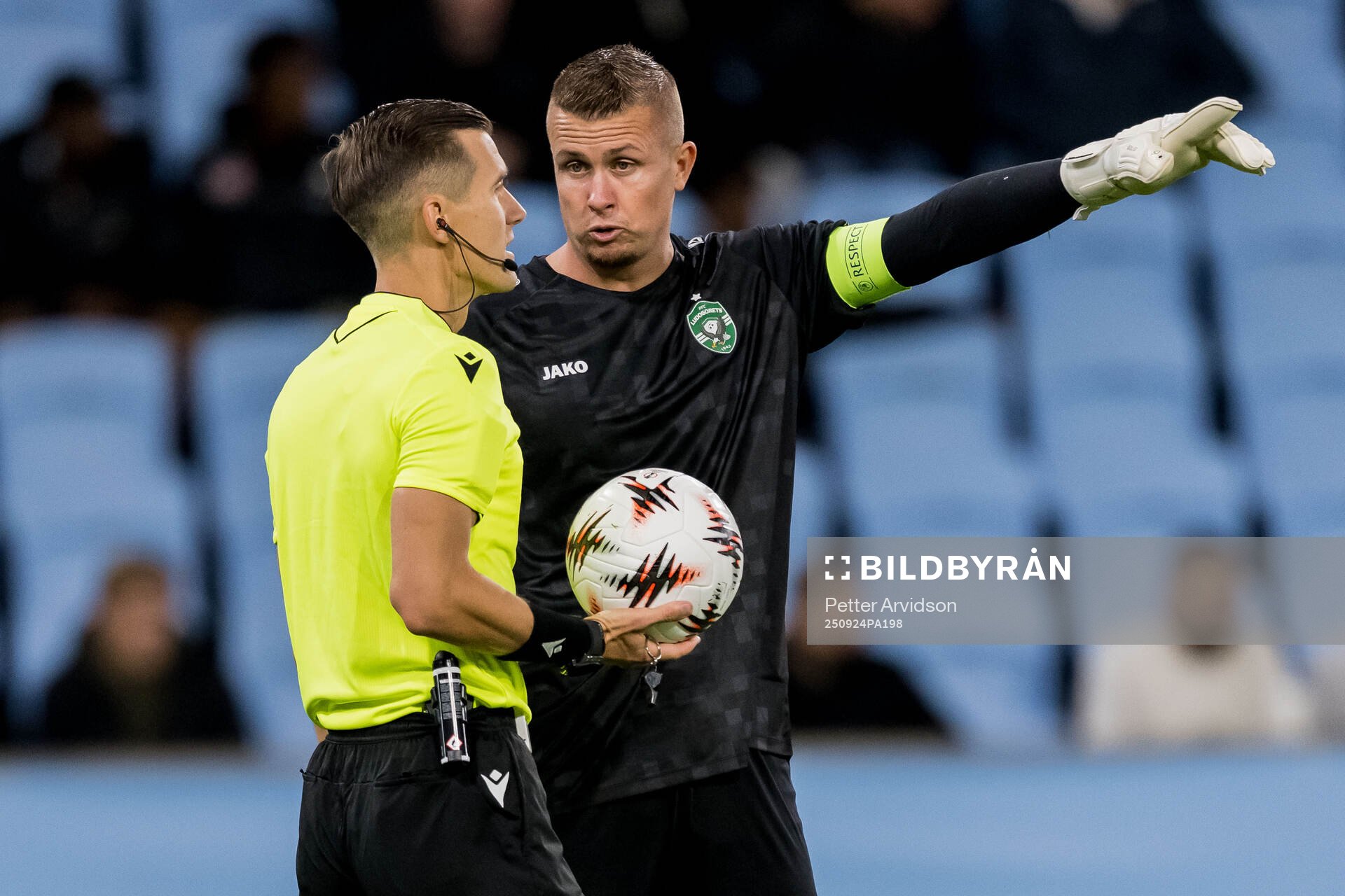 Referee Manfredas Lukjancukas and goalkeeper Sergio Padt of