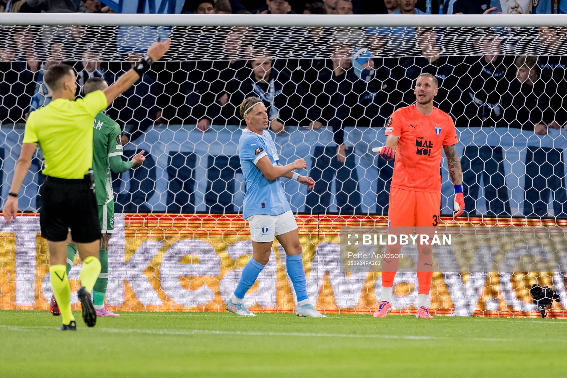 Jens Stryger Larsen and goalkeeper Robin Olsen of Malmö FF