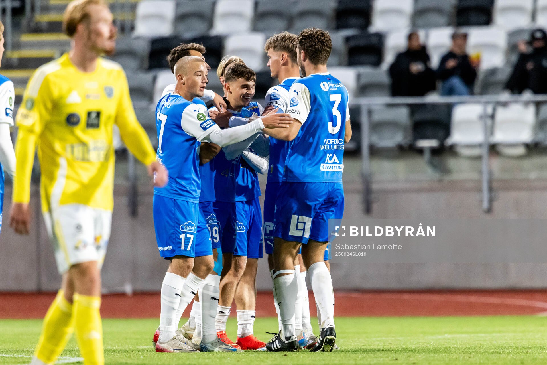 Oddevolds Emir Derviskadic har gjort 1-1 och jublar