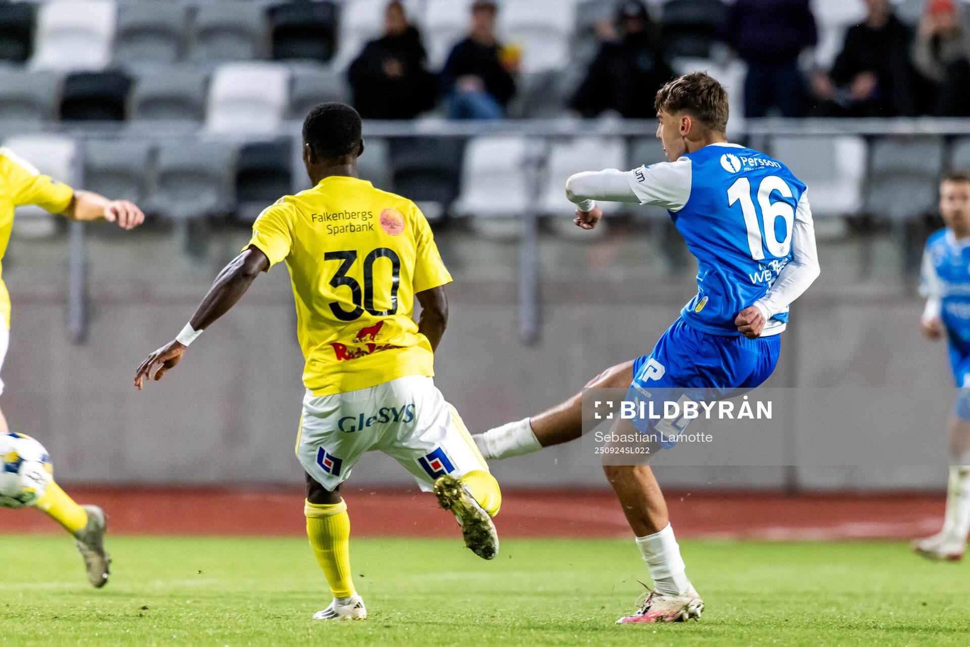 Oddevolds Emir Derviskadic skjuter in 1-1