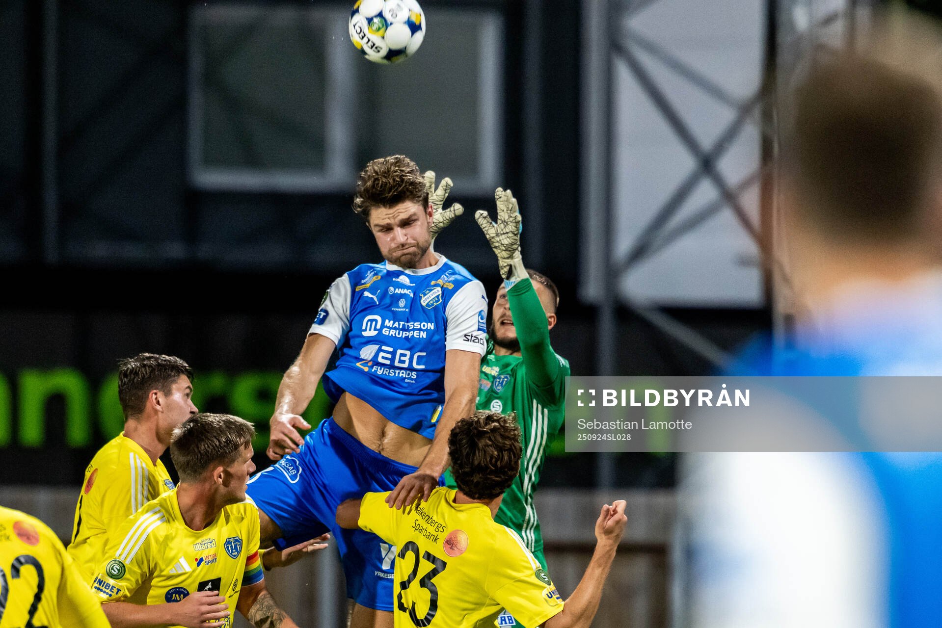 Oddevolds Erik Hedenquist och Falkenbergs målvakt Anton