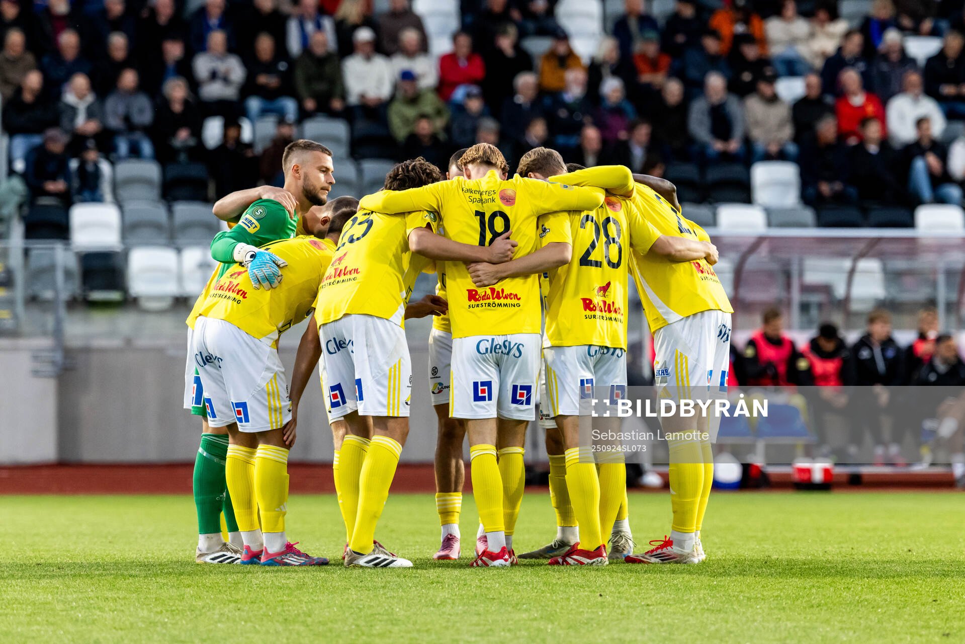 Falkenbergs spelare laddar för match