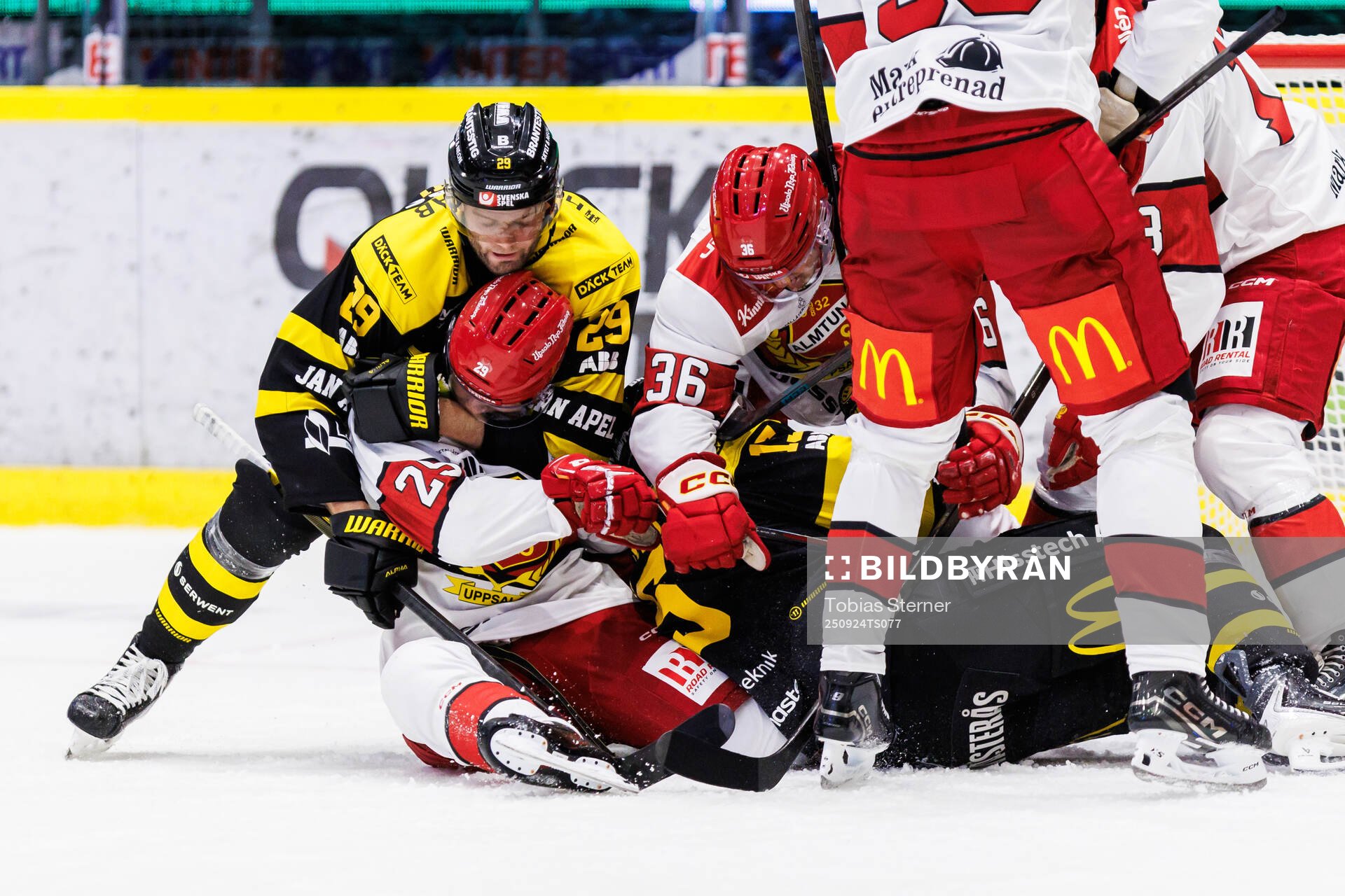 Västerås Kim Rosdahl och Tim Friberg  mot Almtunas Lukas