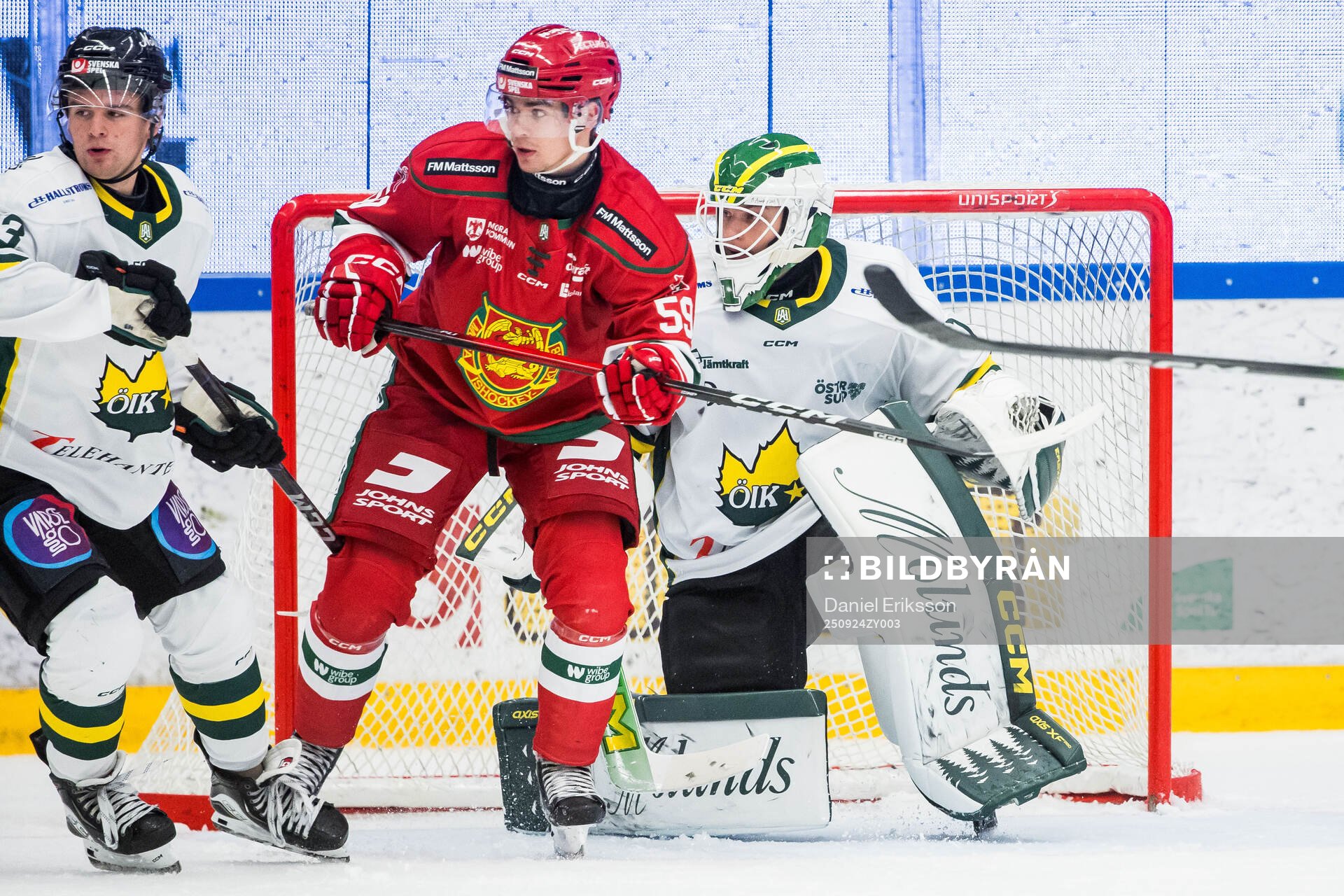 Moras Sander Wold och Östersunds målvakt Carl Lidö