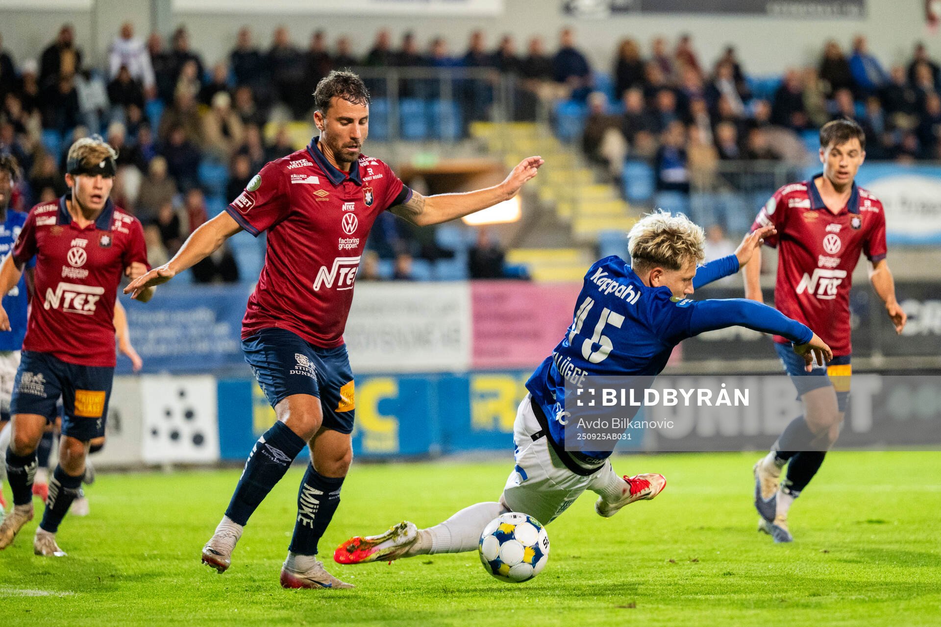 Örgrytes Jonathan Azulay fäller Trelleborgs Zean Peetz