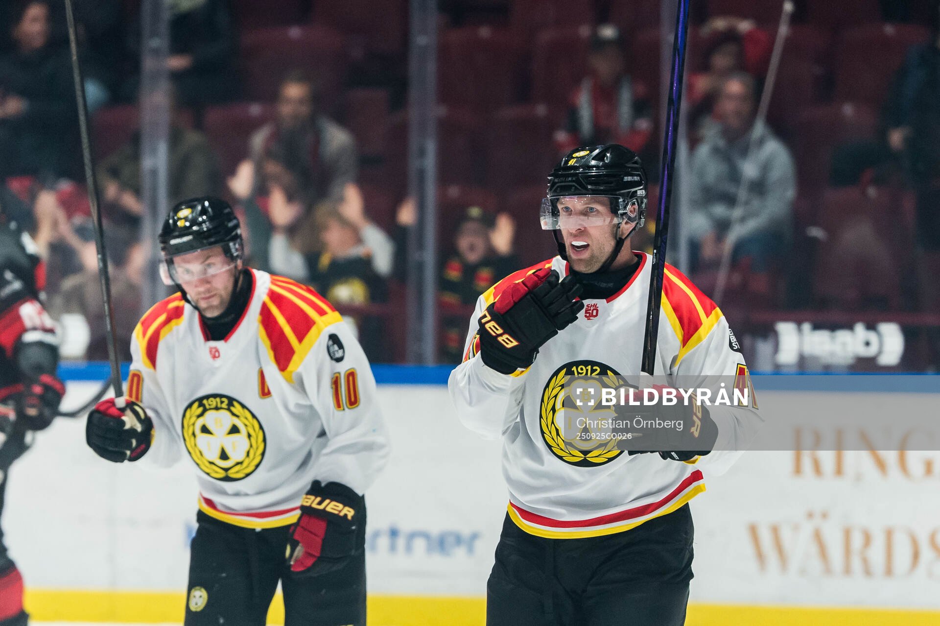 Brynäs Johan Larsson och Greg Scott jublar