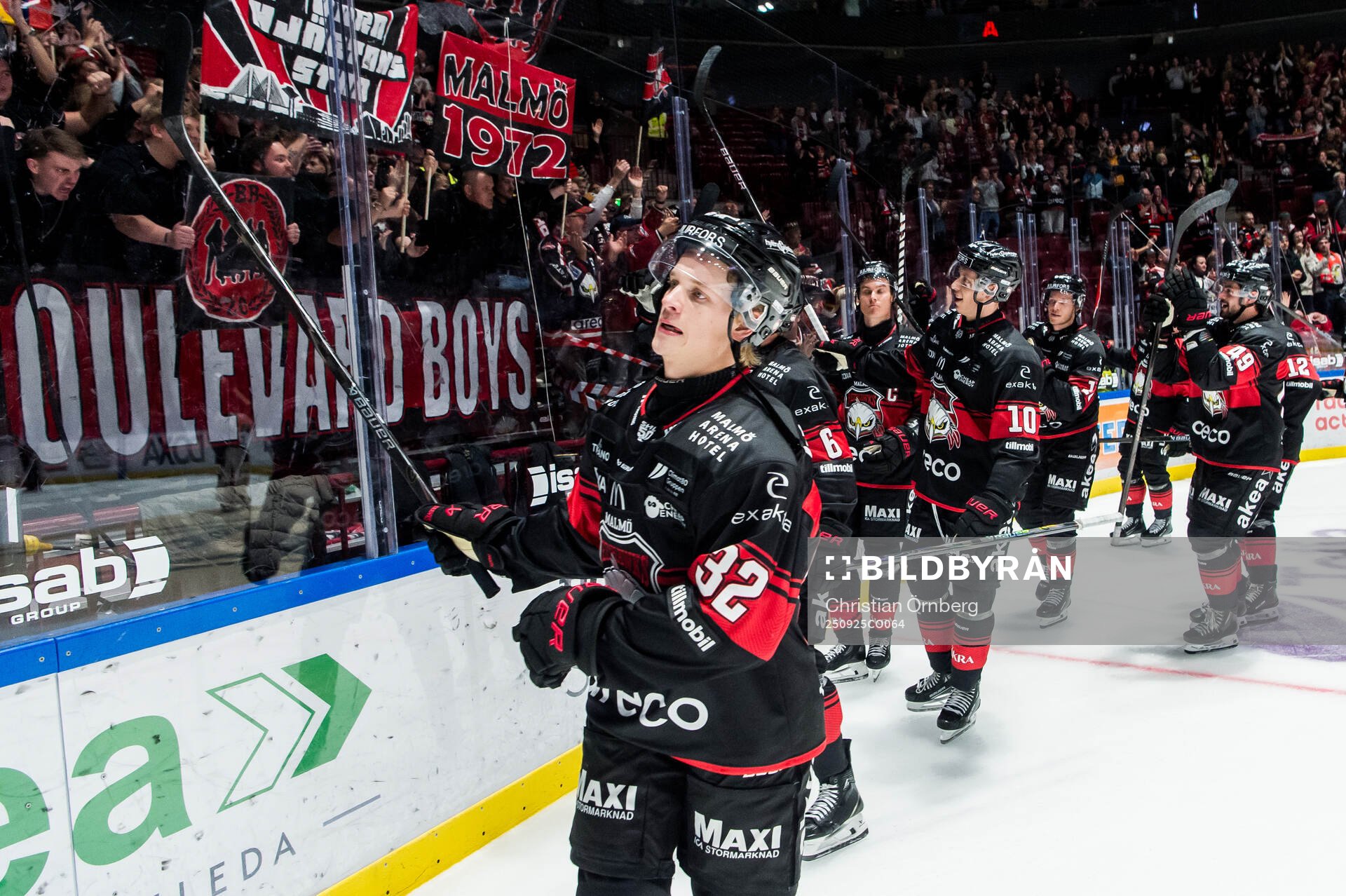 Malmö Redhawks Joona Ikonen jublar