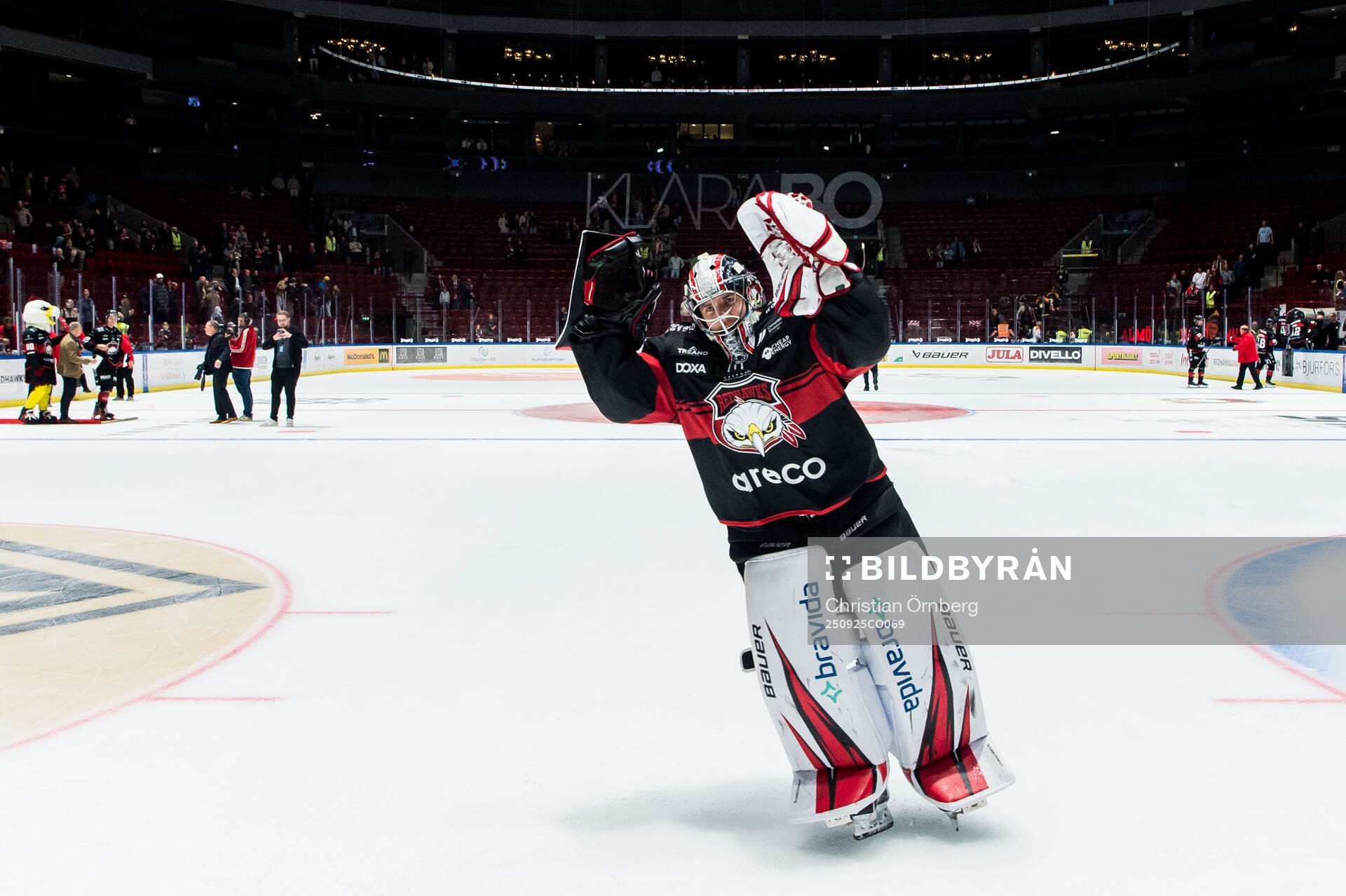 Malmö Redhawks målvakt Marek Langhamer jublar