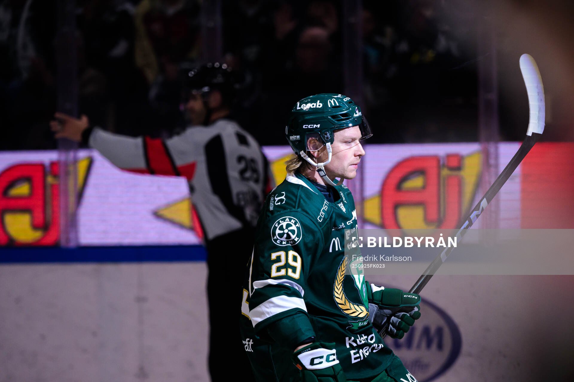 Färjestads Oskar Steen jublar