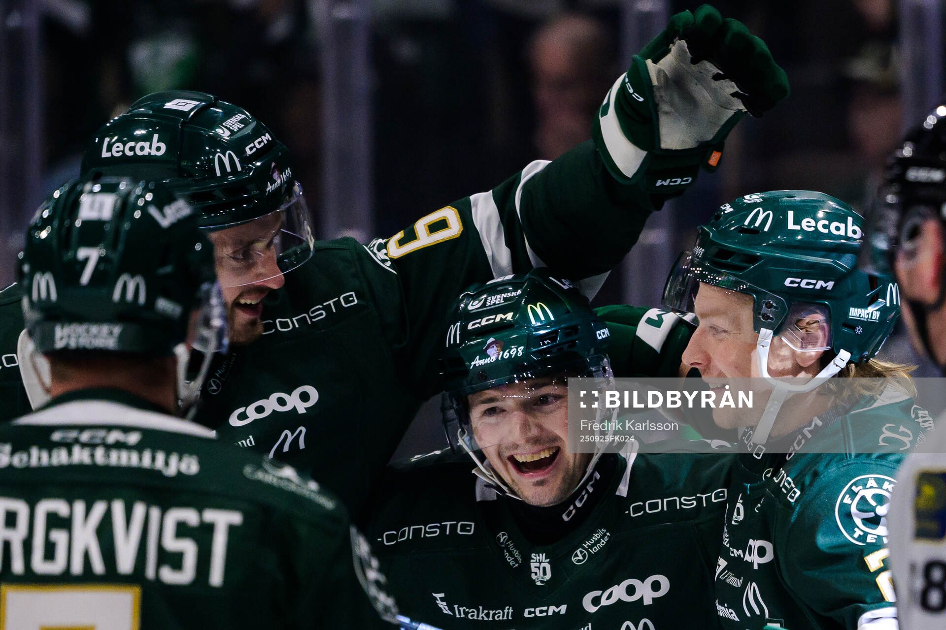 Färjestads Oskar Steen jublar