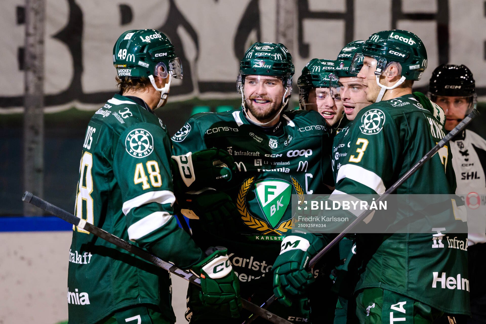 Färjestads Linus Johansson och Viktor Lodin jublar