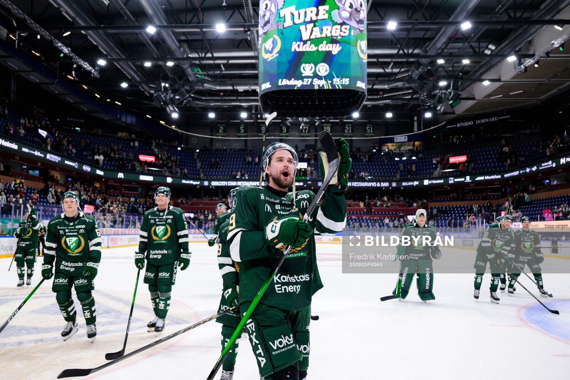 Färjestads Linus Johansson jublar