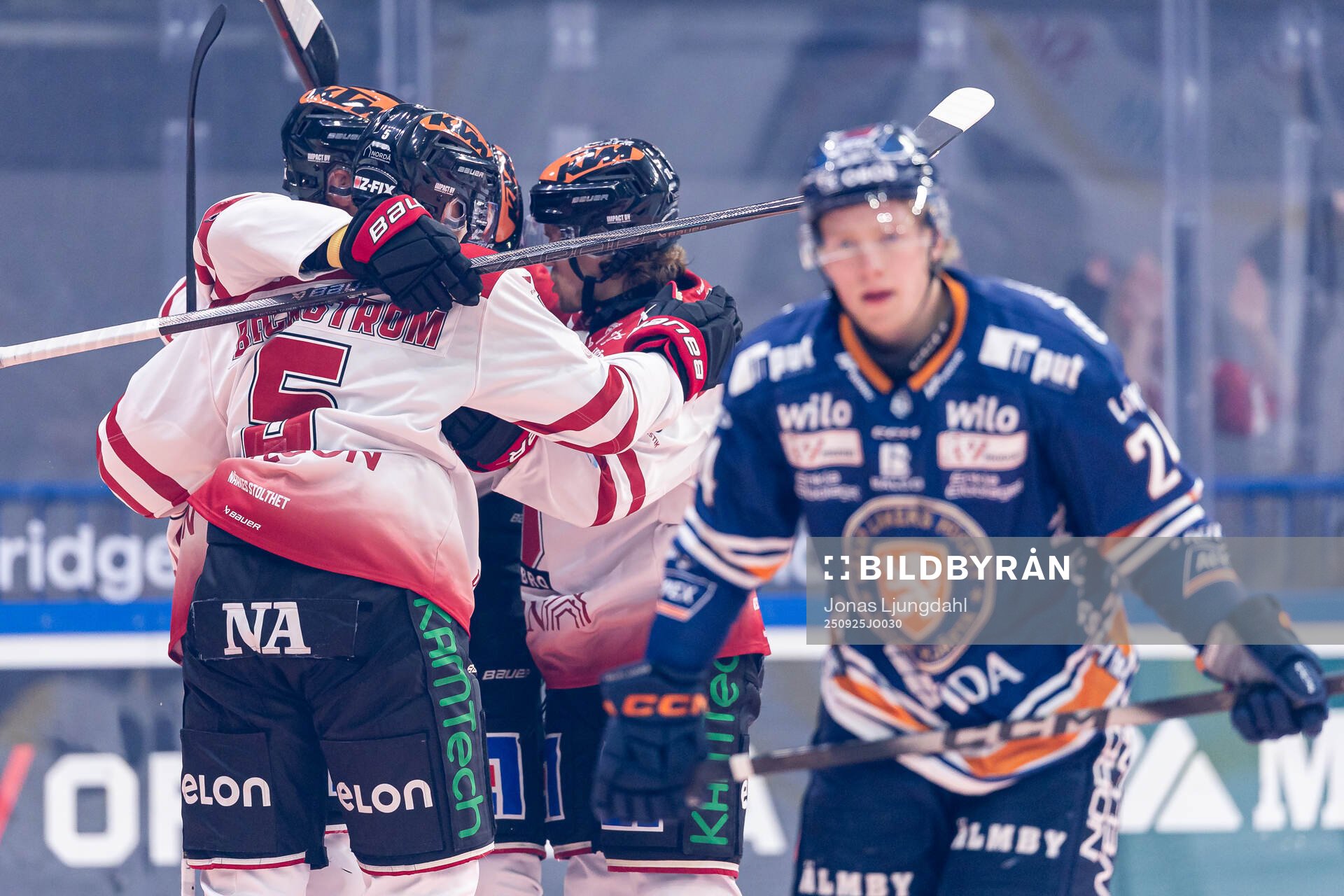 Örebros spelare jublar