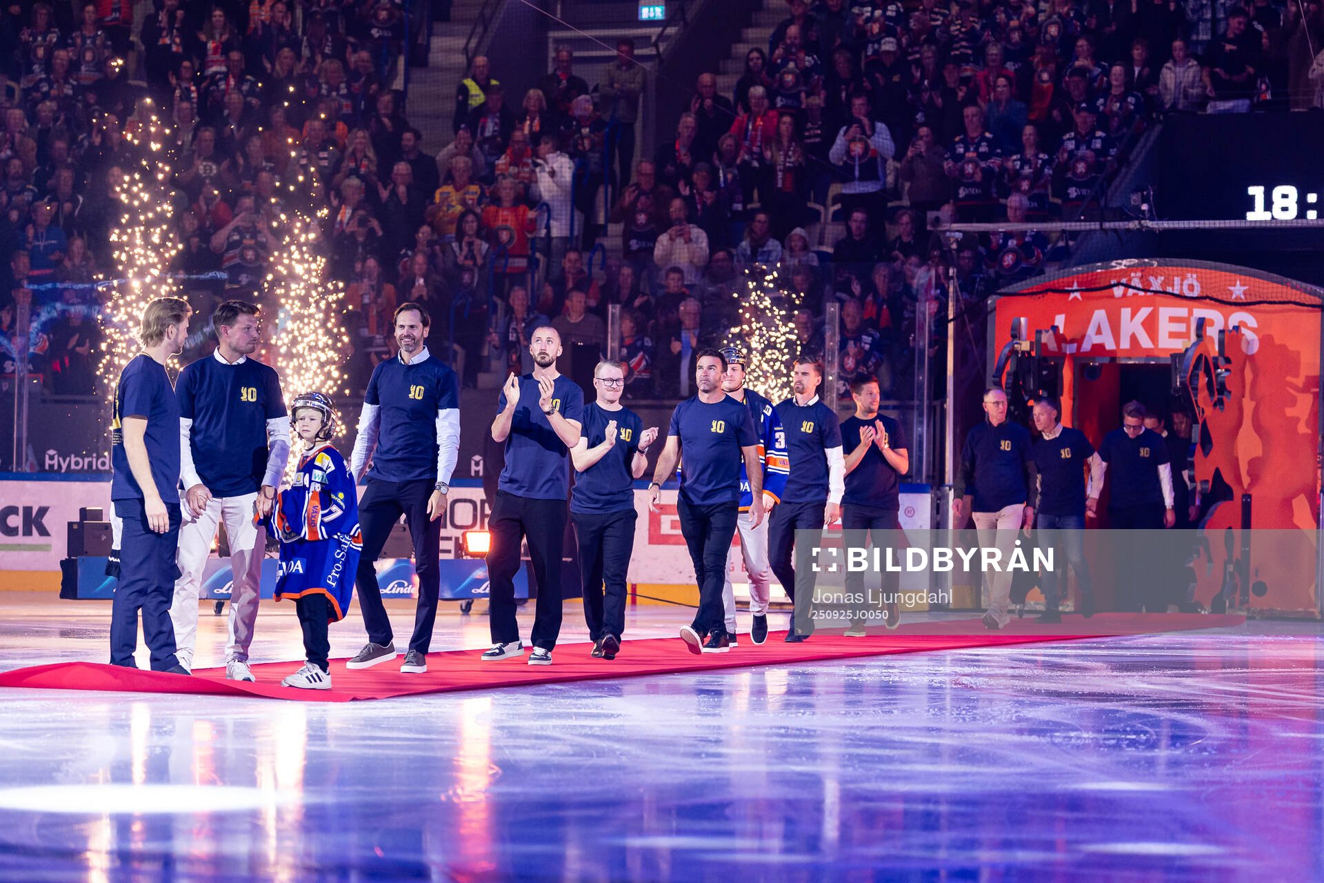 Spelare och ledare från laget som vann guld 2015