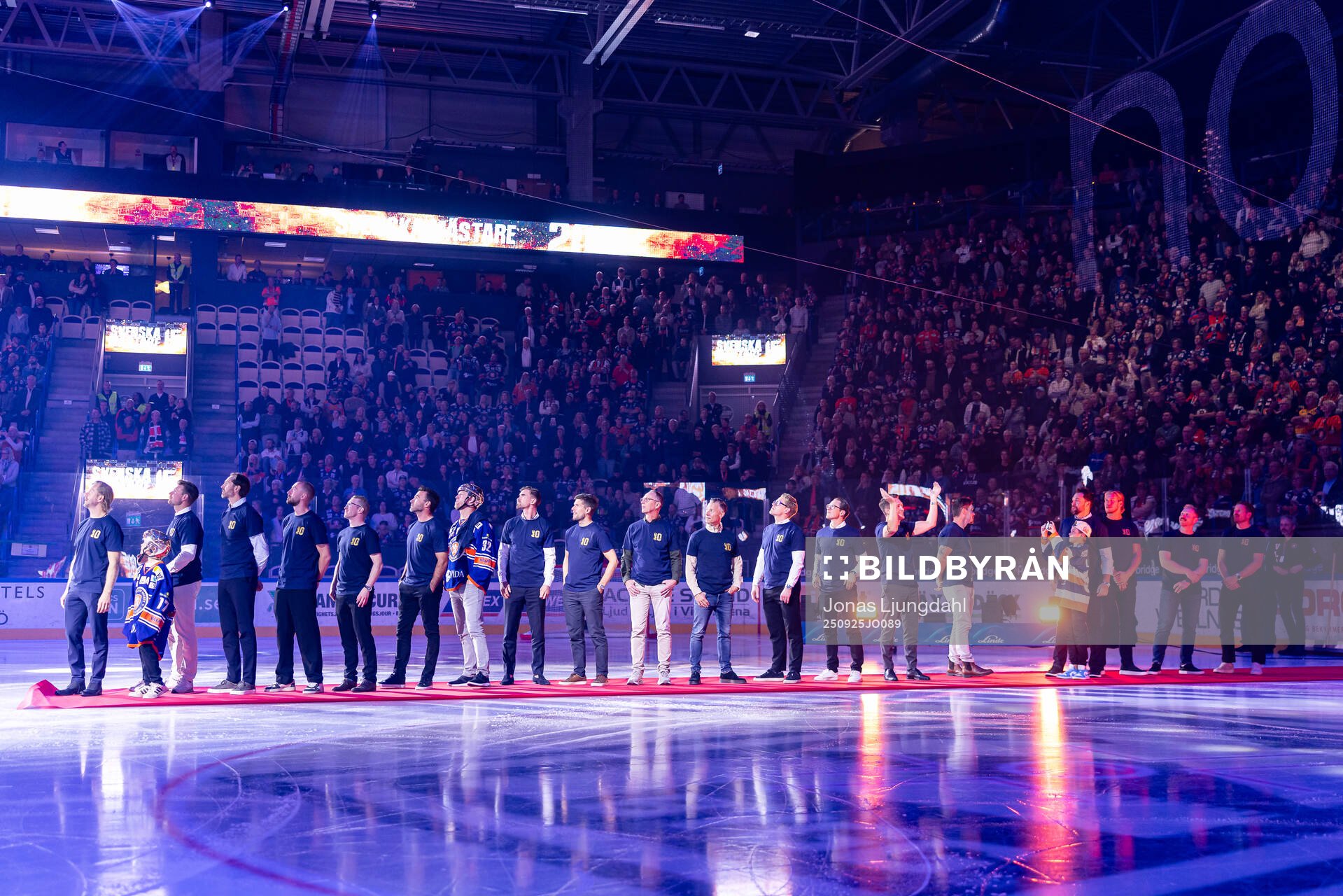 Spelare och ledare från laget som vann guld 2015