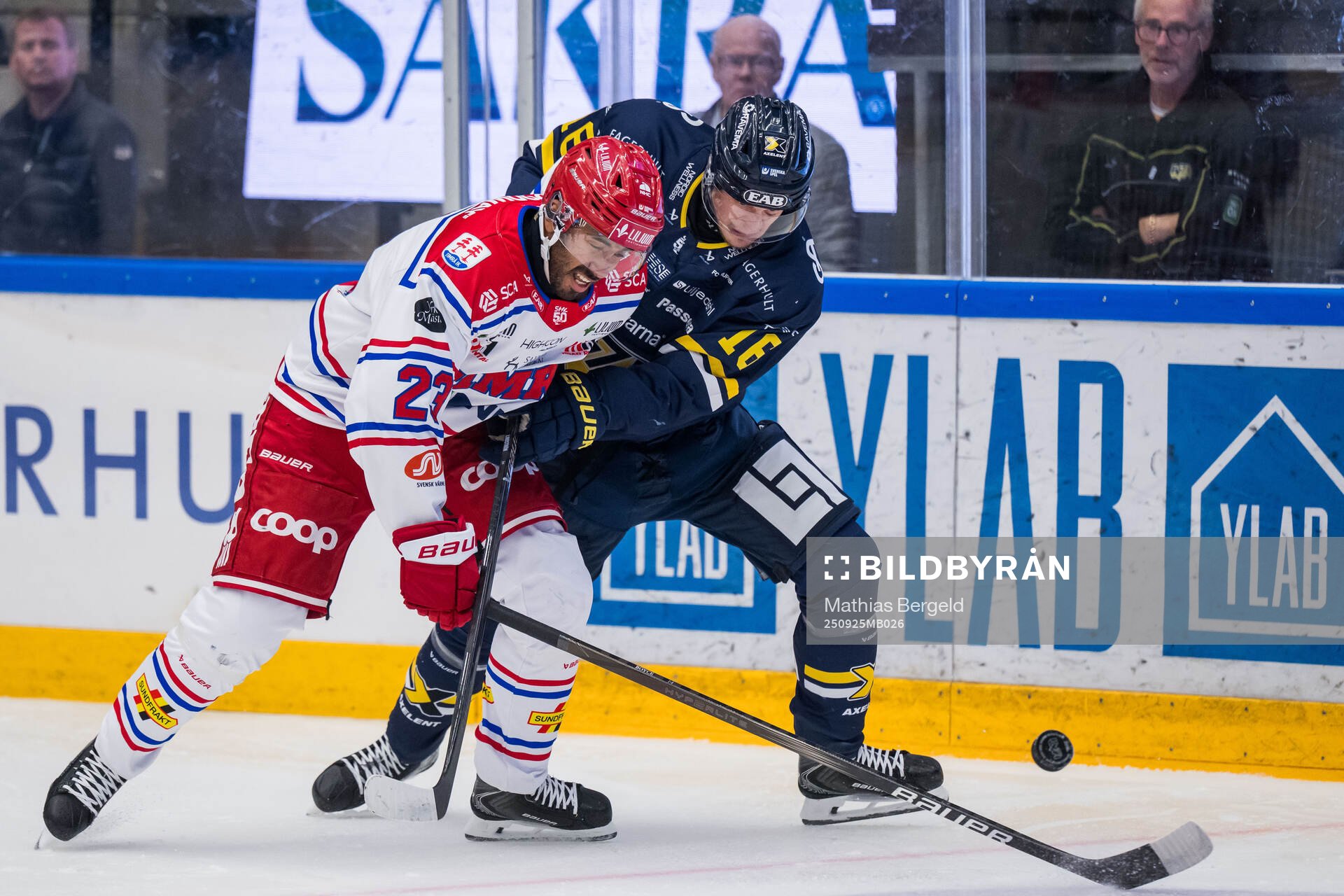 Timrås Jeremy Boyce-Rotevall och HV71s Linus Lindström