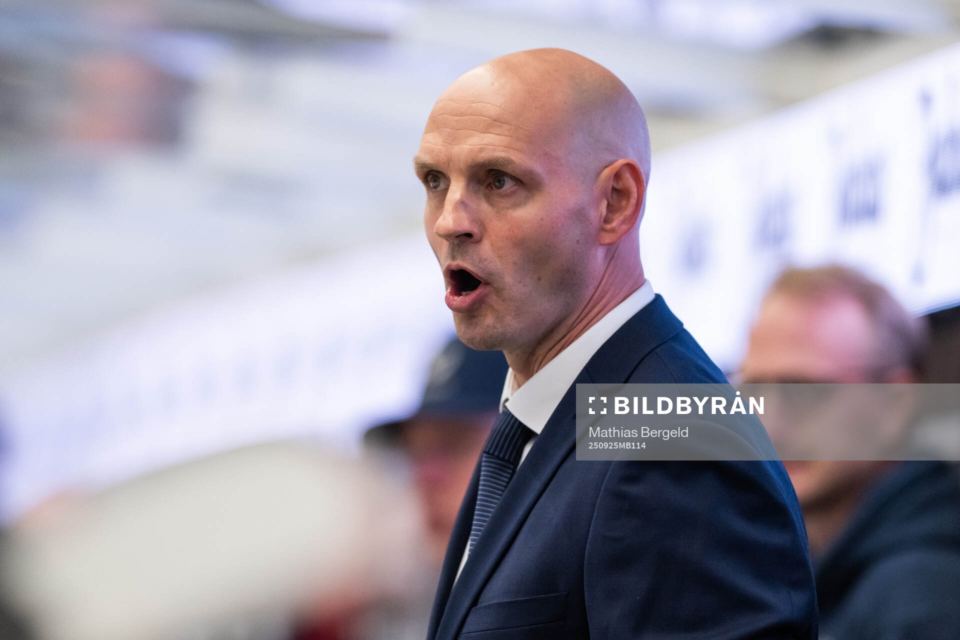 HV71s assisterande tränare Kris Beech