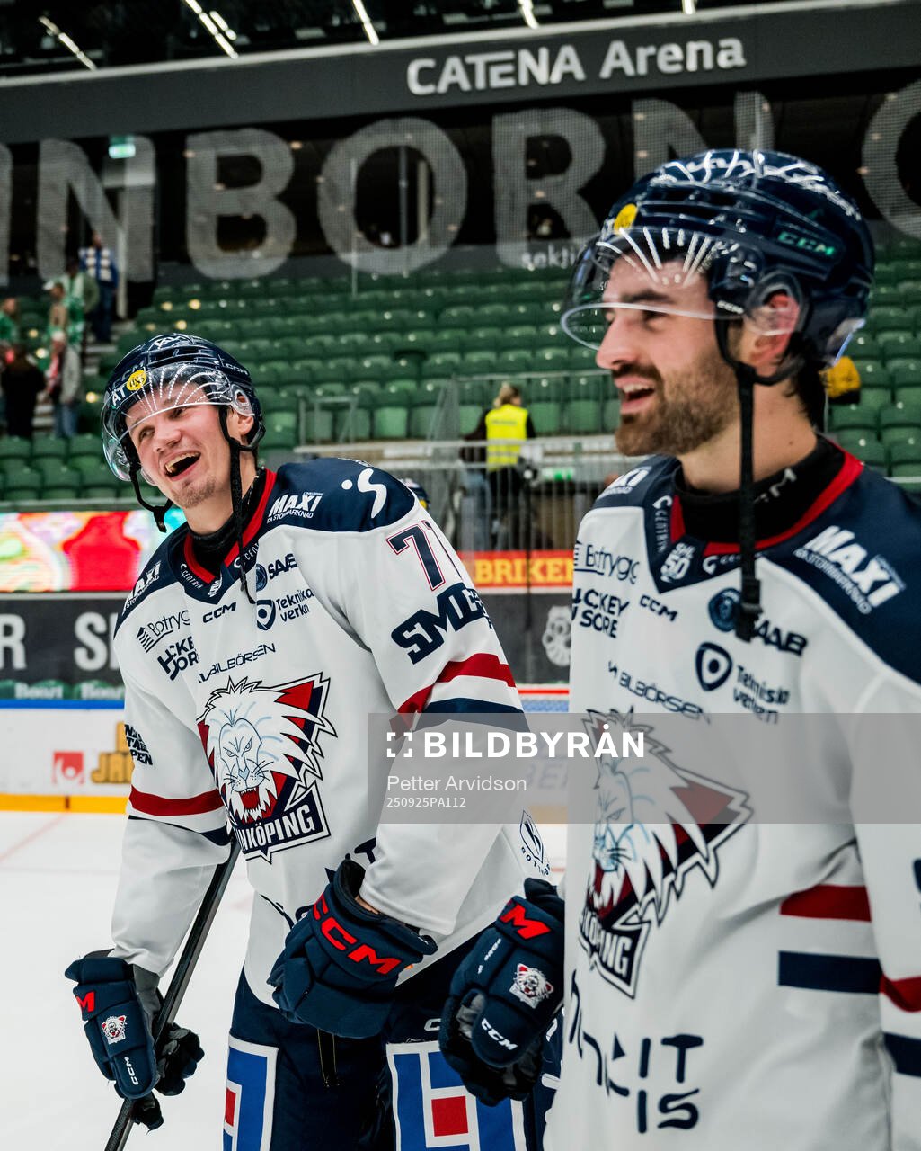 Linköpings Eskild Bakke Olsen och Max Martin jublar