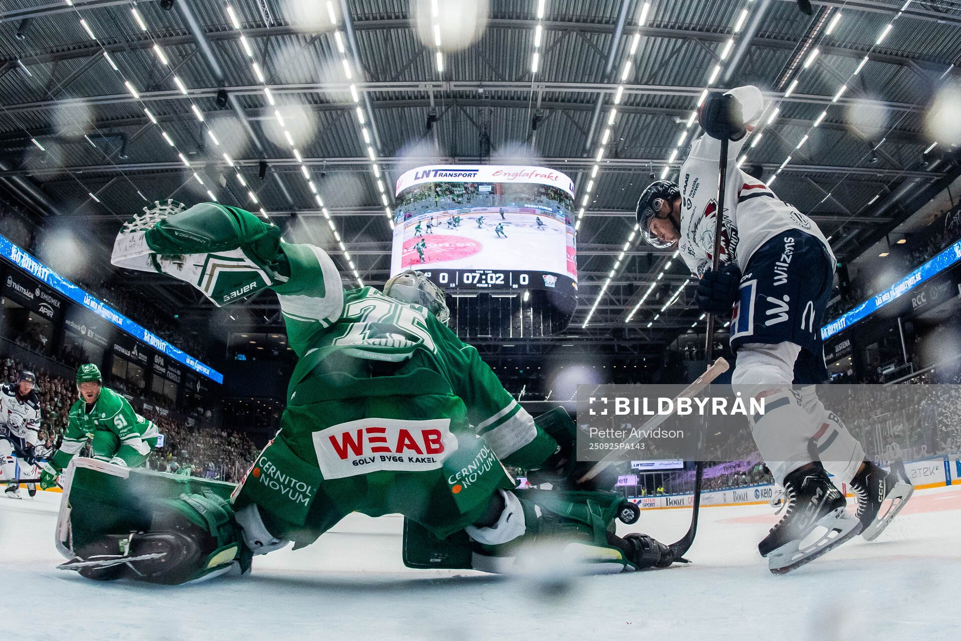Linköpings Nicholas Shore gör 0-1 målet bakom Rögles