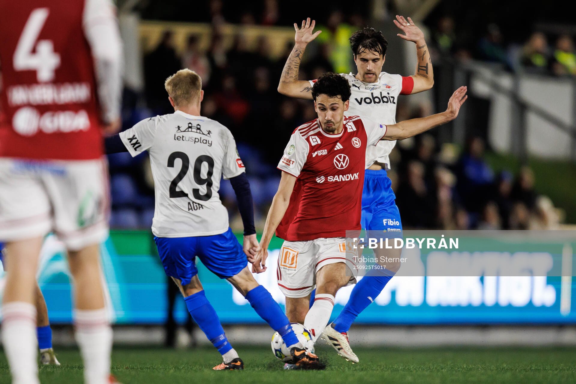 Helsingborgs Oscar Aga och Jon Birkfeldt mot Sandvikens IFs